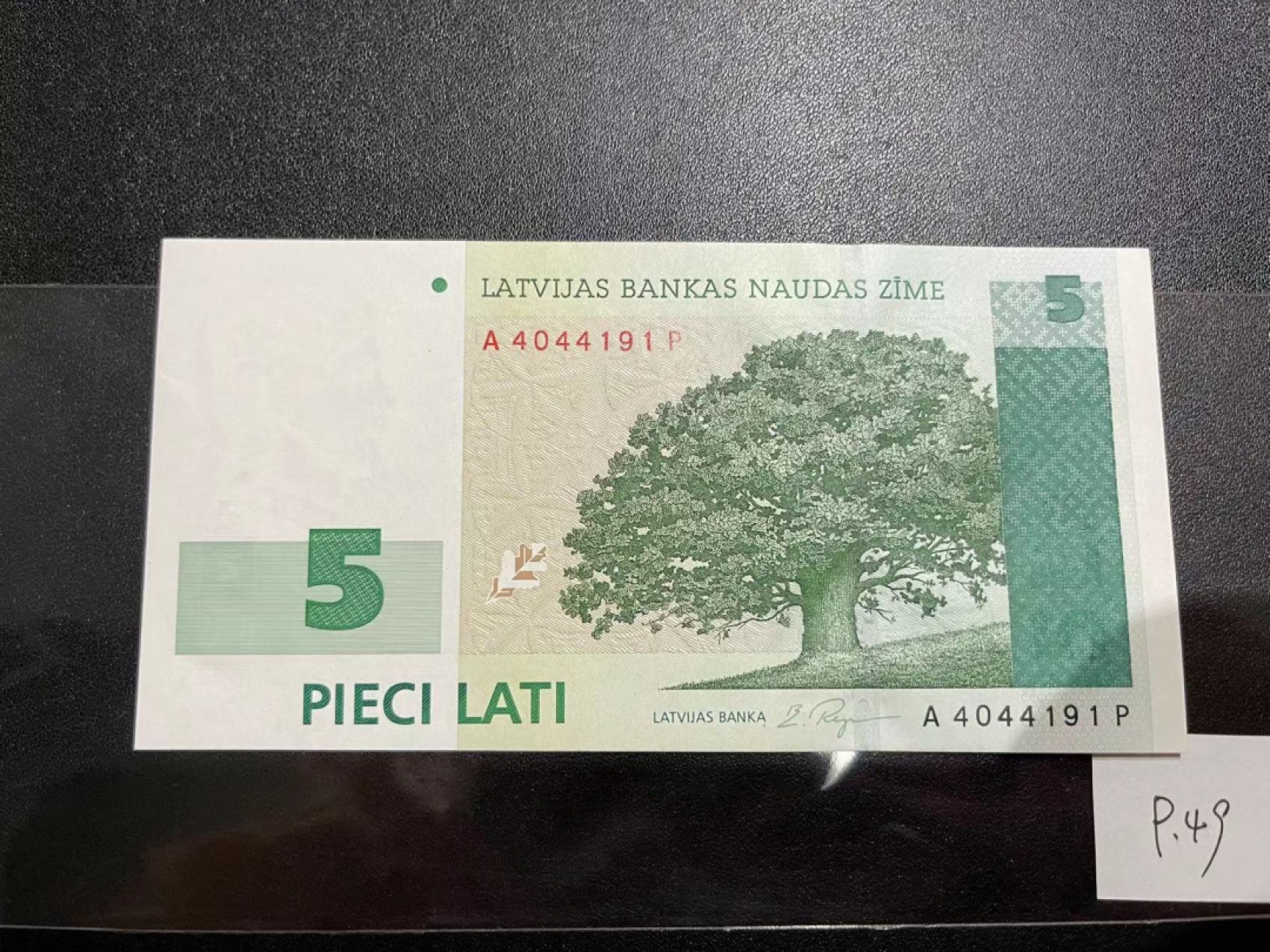 《外钞收藏家》第二百一十八期（波罗的海三国） 拉脱维亚2001年升级版5拉特	P49  全新UNC