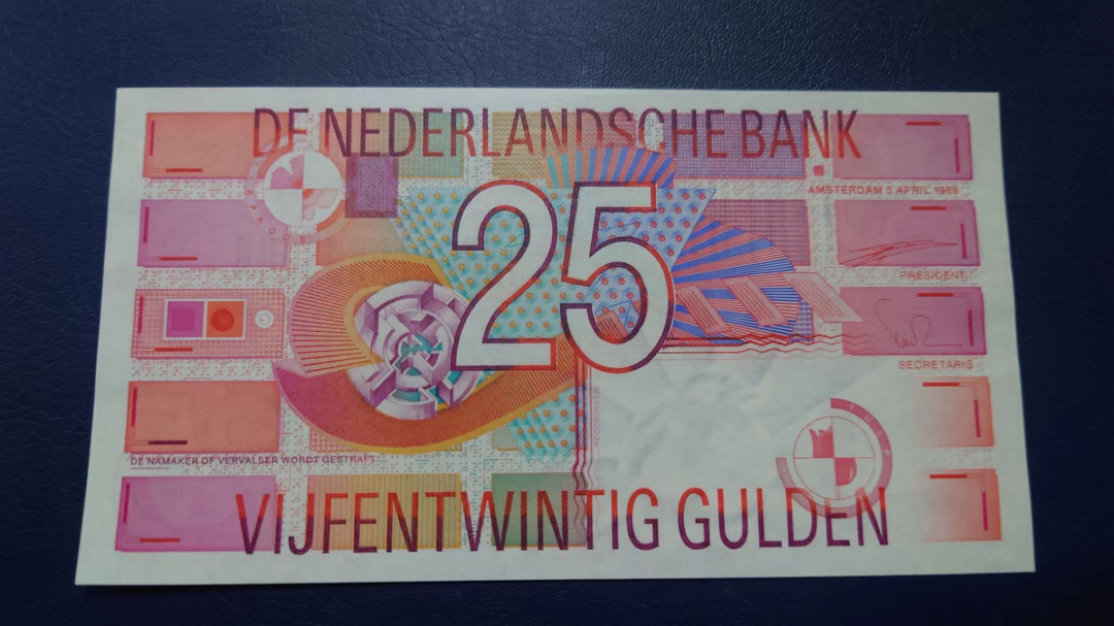 今晚八点半【世界钱币收藏】总50期暨2022年第七期 裸钞评级混合场（月底的第八期有新品澳门品种敬请关注) 1989年荷兰25盾 齿轮版 全新绝品尾4