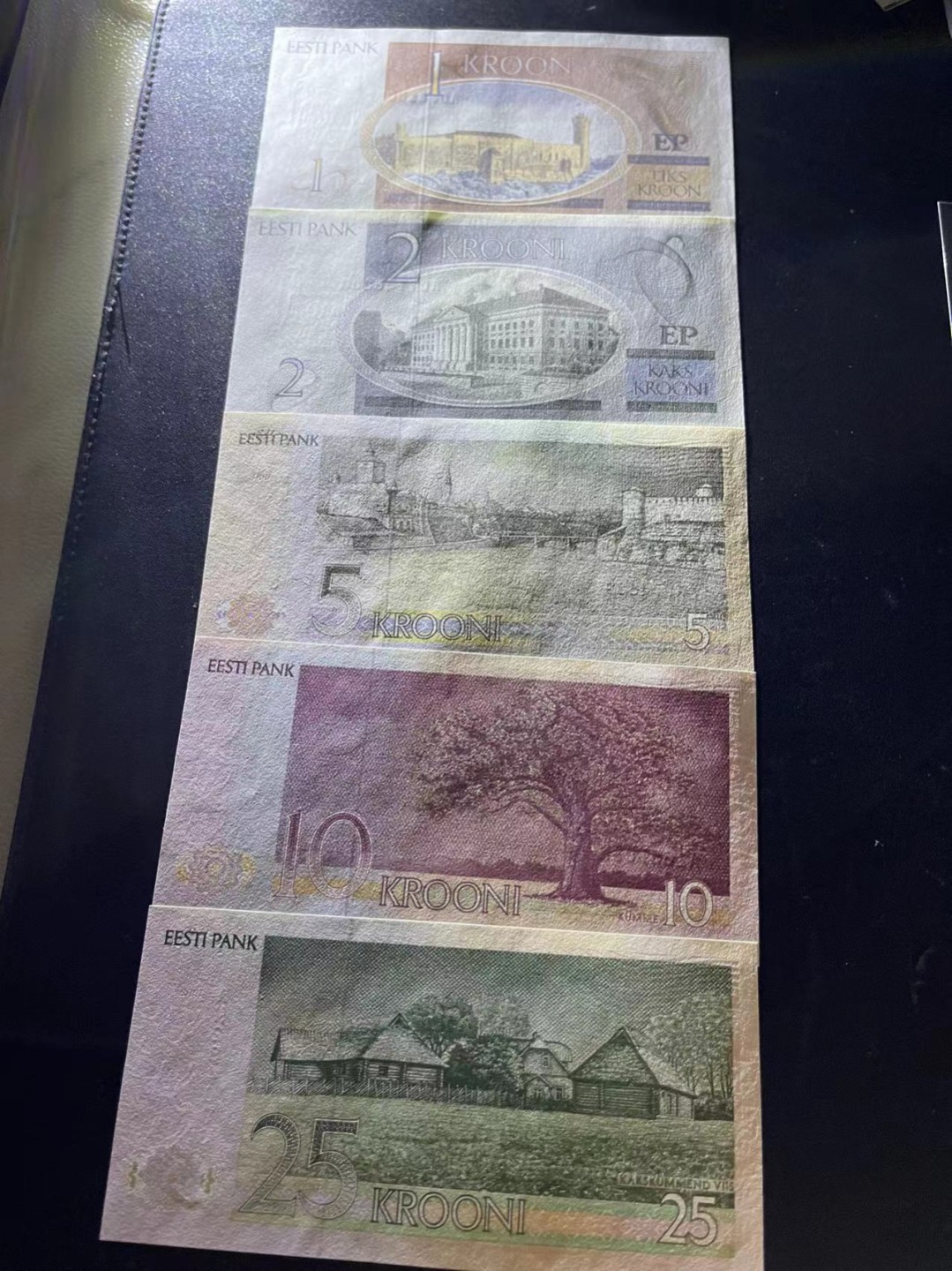 《外钞收藏家》第二百一十八期（波罗的海三国） 爱沙尼亚1991-92年第一套纸币1/2/5/10/25克朗，小套5枚	P69-73 全新UNC