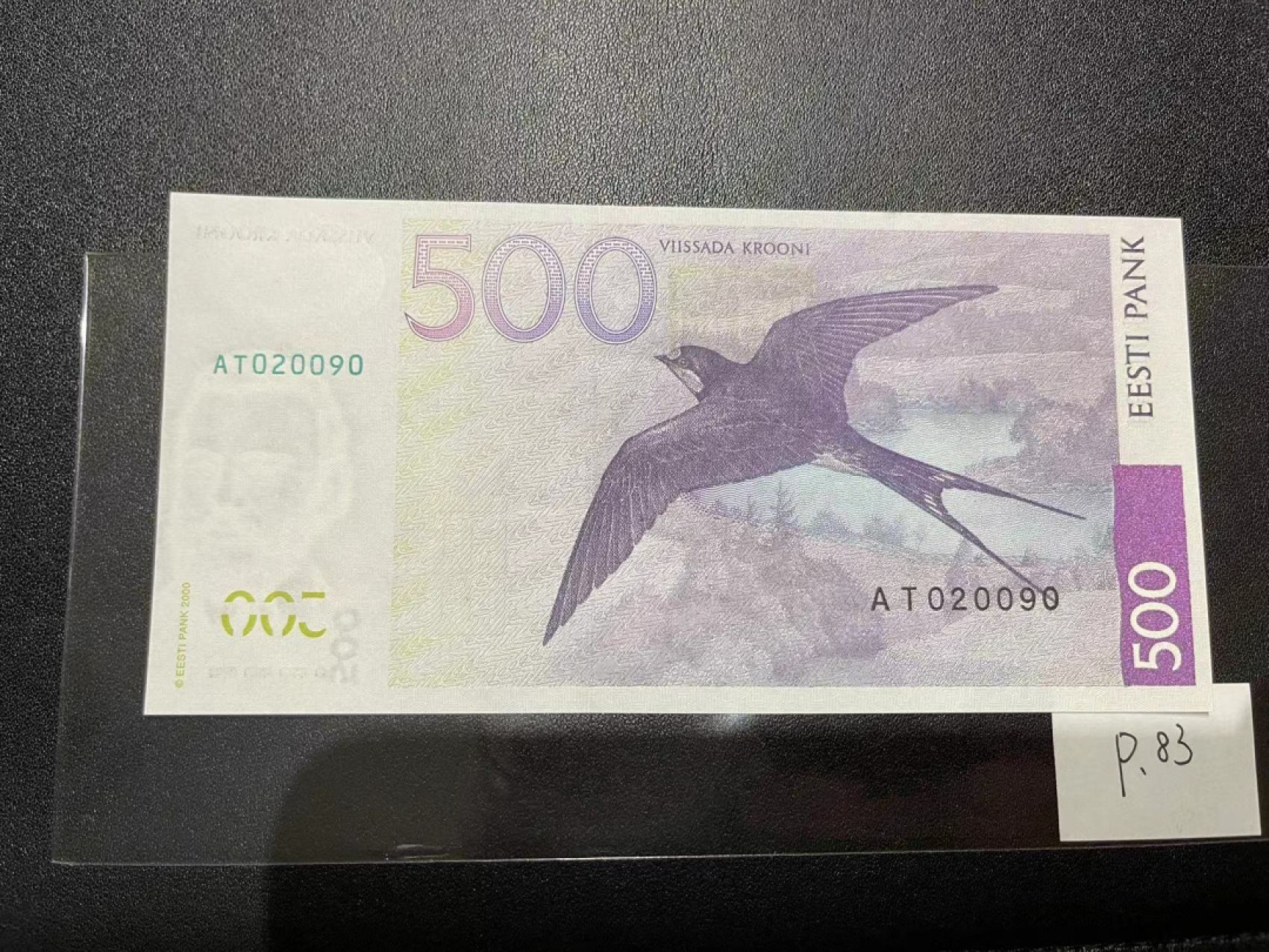 《外钞收藏家》第二百一十八期（波罗的海三国） 爱沙尼亚2000年防伪升级版500克朗，AT020090	P83  全新UNC