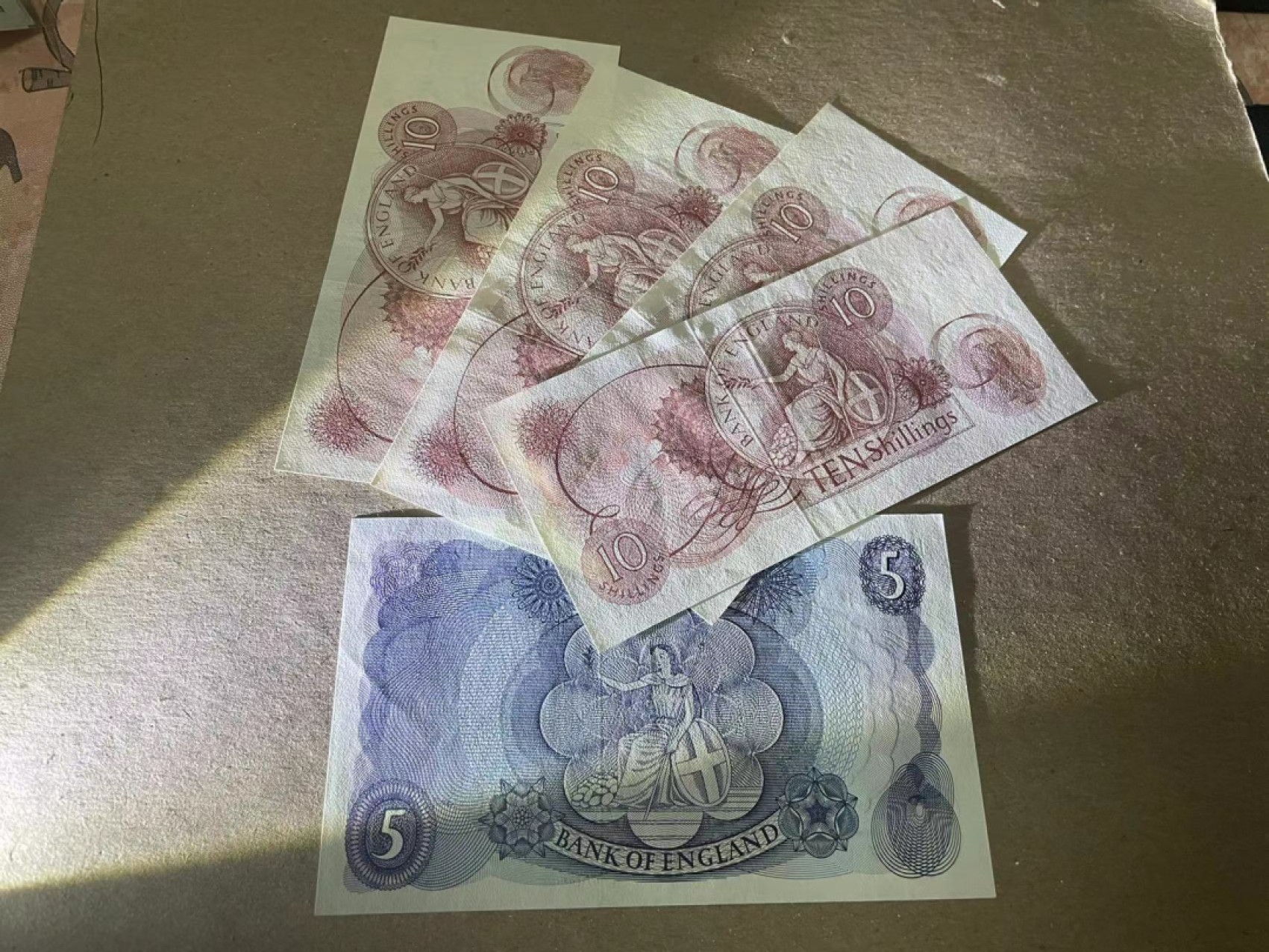 【Blue Auction】✨世界纸币精拍第252期——补号伦勃朗 【一组5张】英国 C序列10先令-5镑 UNC/UNC-/AU