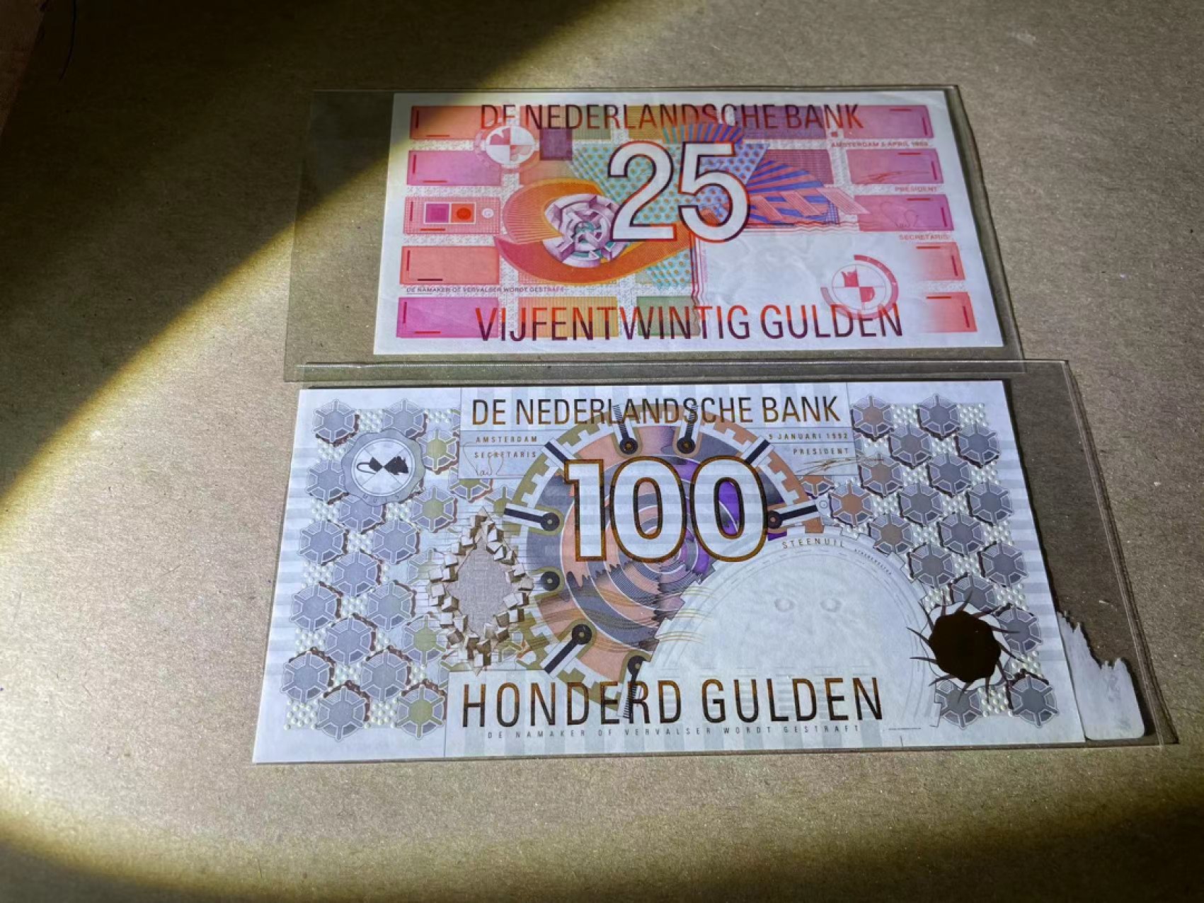 【Blue Auction】✨世界纸币精拍第252期——补号伦勃朗 【一组2张】荷兰 100盾齿轮全新UNC& 25盾 AU