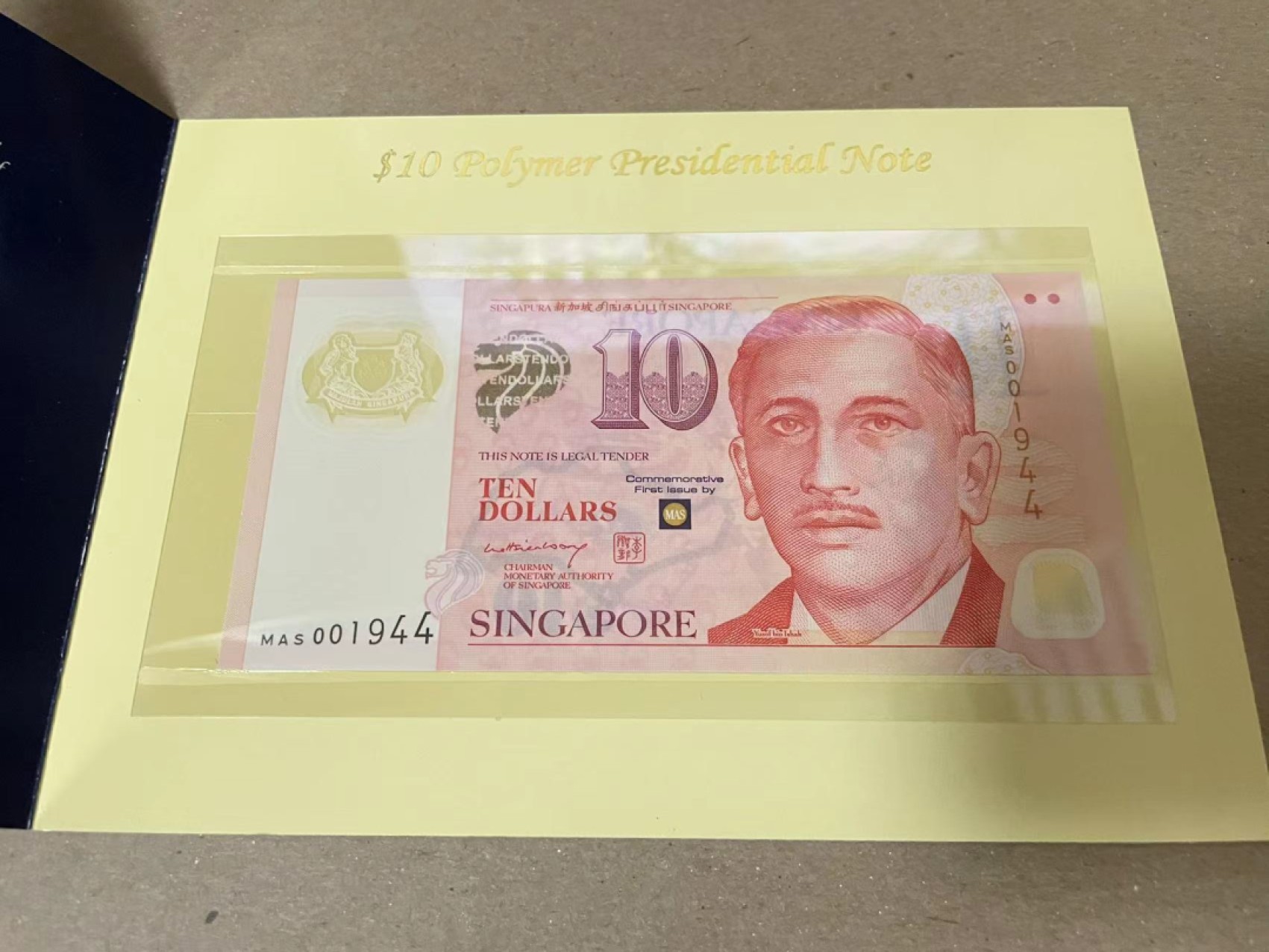 【Blue Auction】✨世界纸币精拍第252期——补号伦勃朗 【原装带册】新加坡10元纪念钞 全新UNC