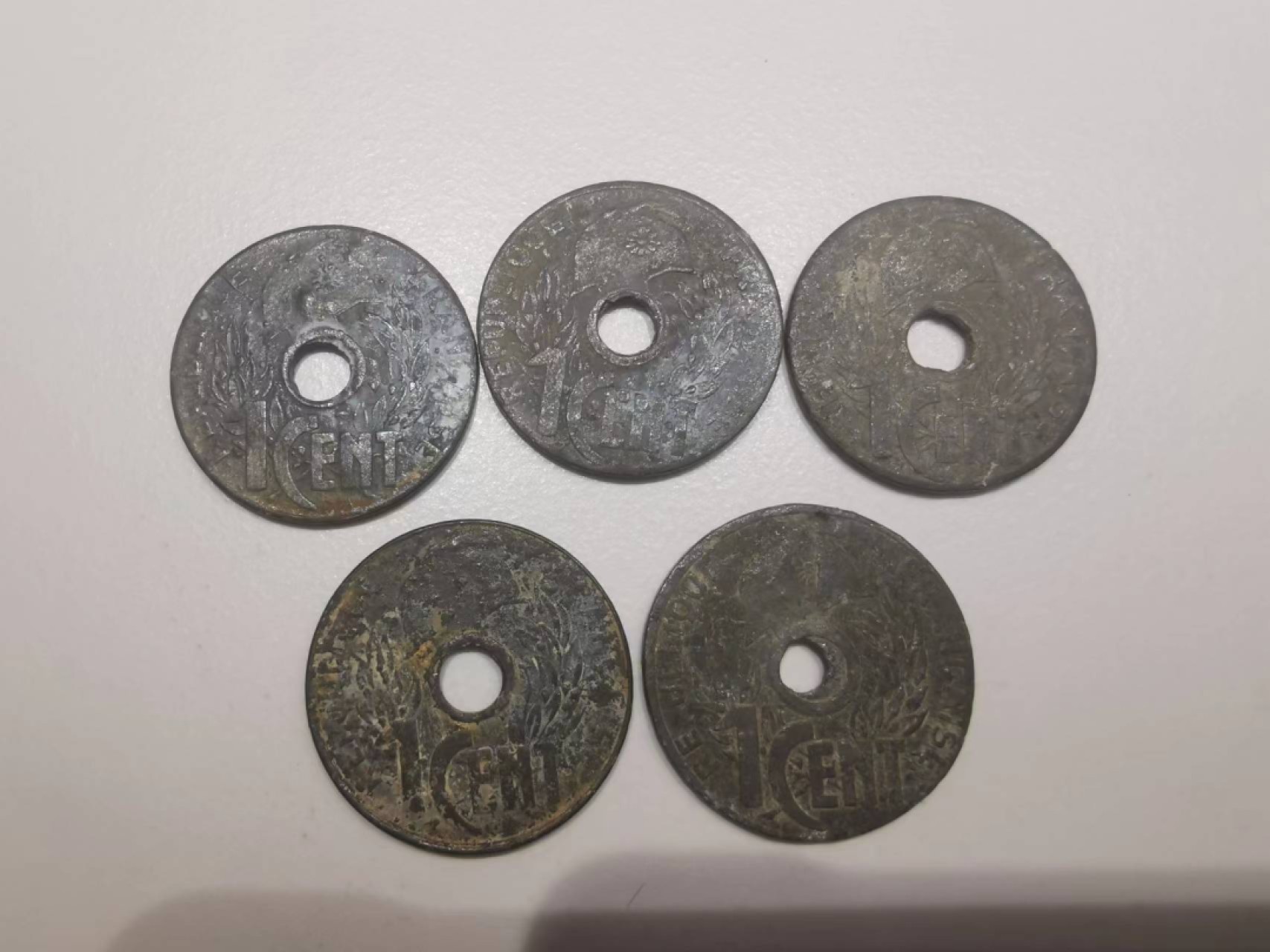 【TQG评级藏品专场拍卖】第一期★鲸贝乐淘评级代理★两拍包邮 【法属印度支那】1953年1分5枚，品相如图稀有品种，售出不退谨慎出价