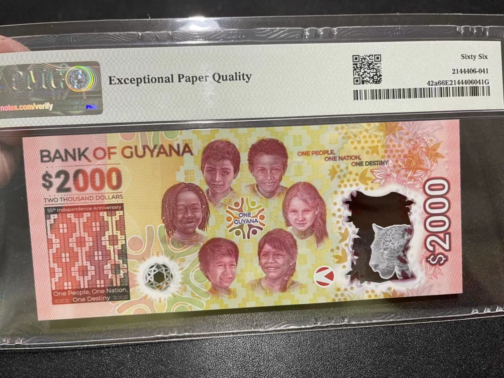 《外钞收藏家》第二百一十九期（三连拍第三场） 2022年圭亚那2000 PMG66 无47 AA冠 纪念钞
