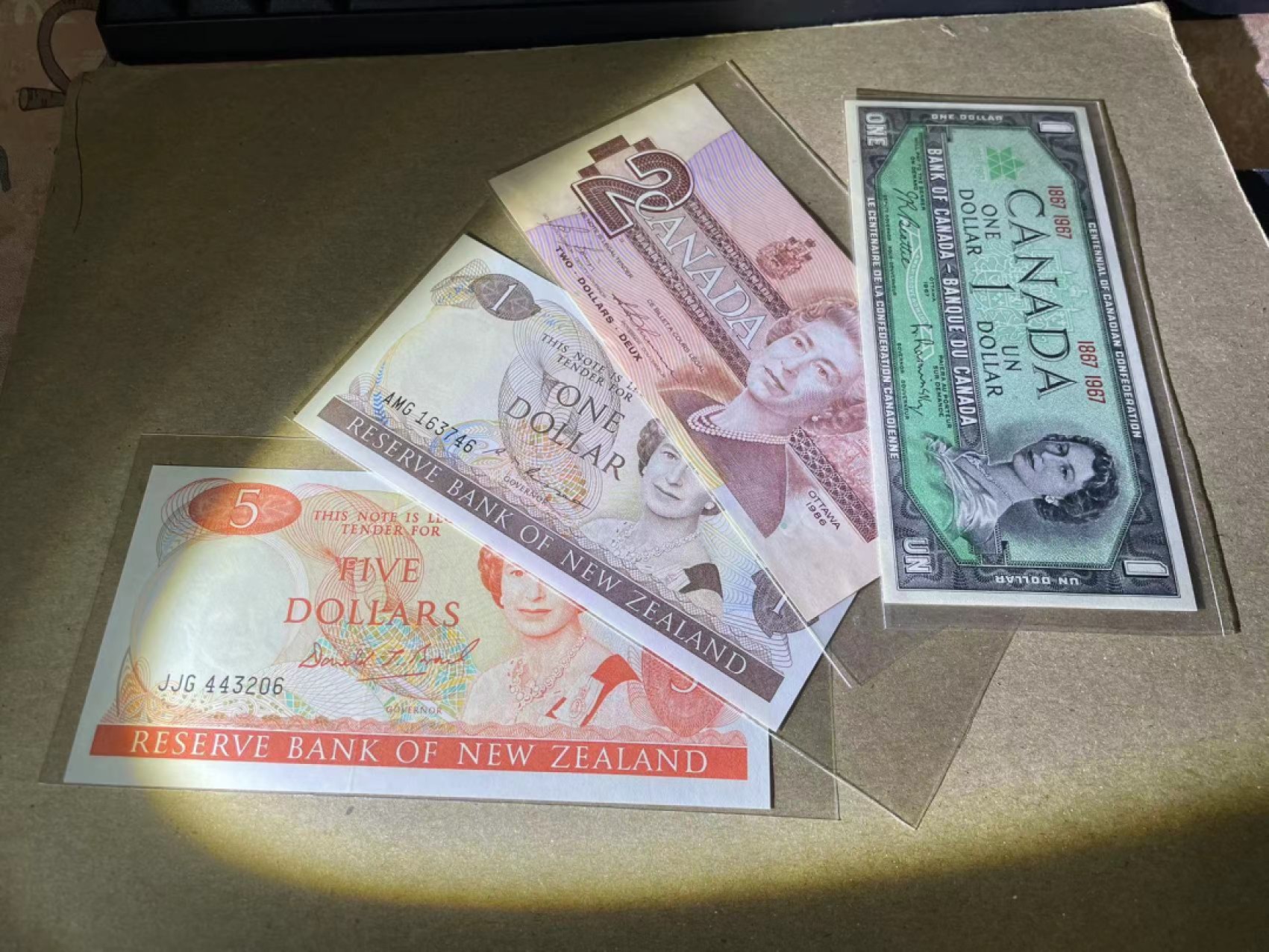 【Blue Auction】✨世界纸币精拍第252期——补号伦勃朗 【一组4张】加拿大、新西兰 女王纸币一组 除加拿大2元外全新UNC