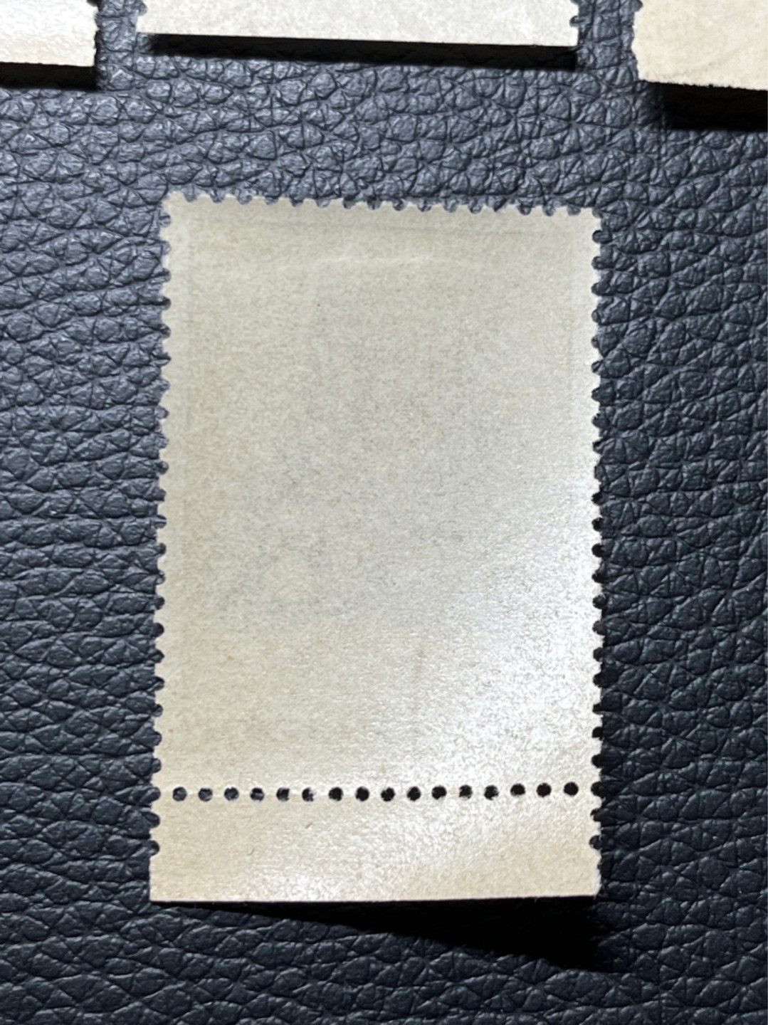 洪涛臻品批发群  精选邮票限时拍卖第一百一十五期 特47西藏  厂名盖销 全 ，几乎全品，5—3轻微软印如图，其余4枚无明显瑕疵！白胶厂名非常难得！！老纪特经典高价票，喜欢不要错过