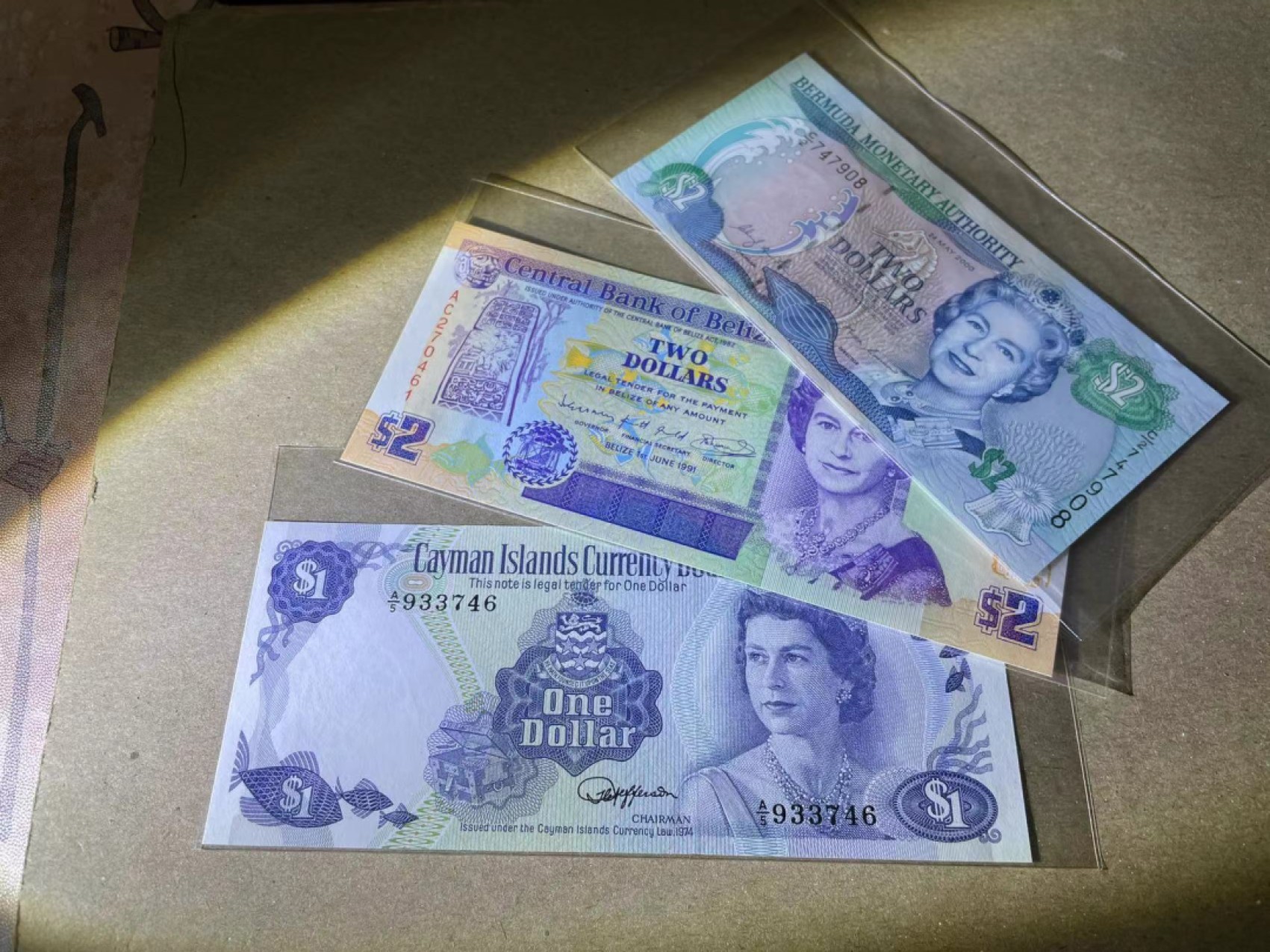 【Blue Auction】✨世界纸币精拍第252期——补号伦勃朗 【一组3张】伯利兹、百慕大、开曼纸币一组 女王 全新UNC