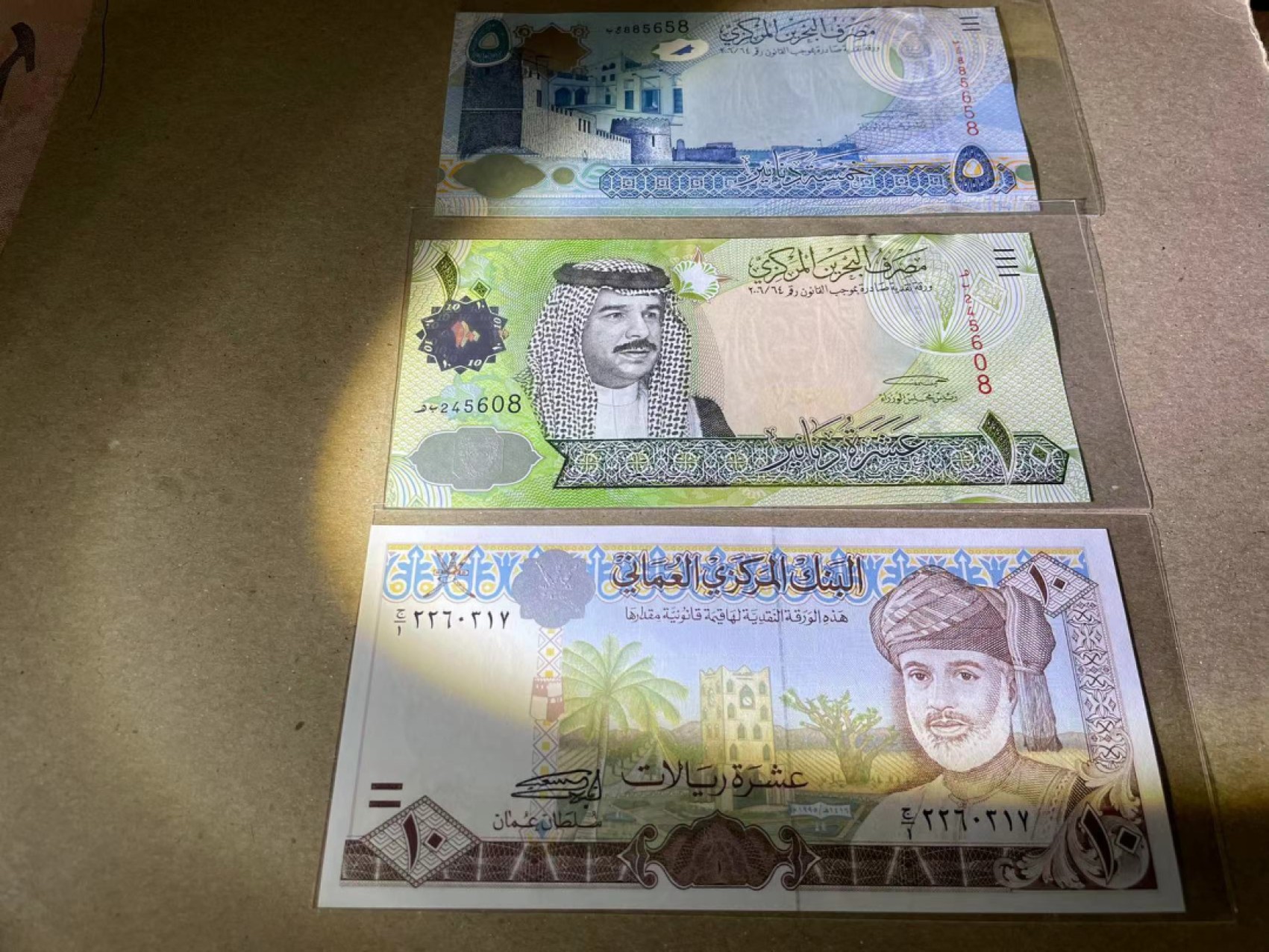 【Blue Auction】✨世界纸币精拍第252期——补号伦勃朗 【一组3张】阿曼、巴林纸币一组 全新UNC