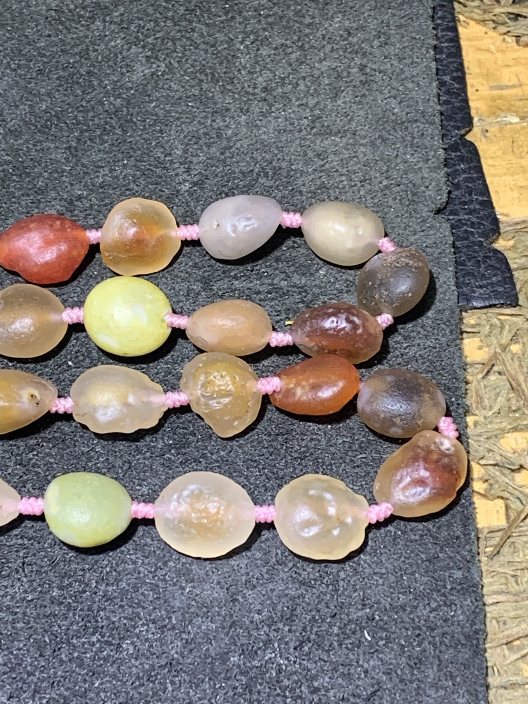 精美天然阿拉善多彩糖心玛瑙原石项链一条！