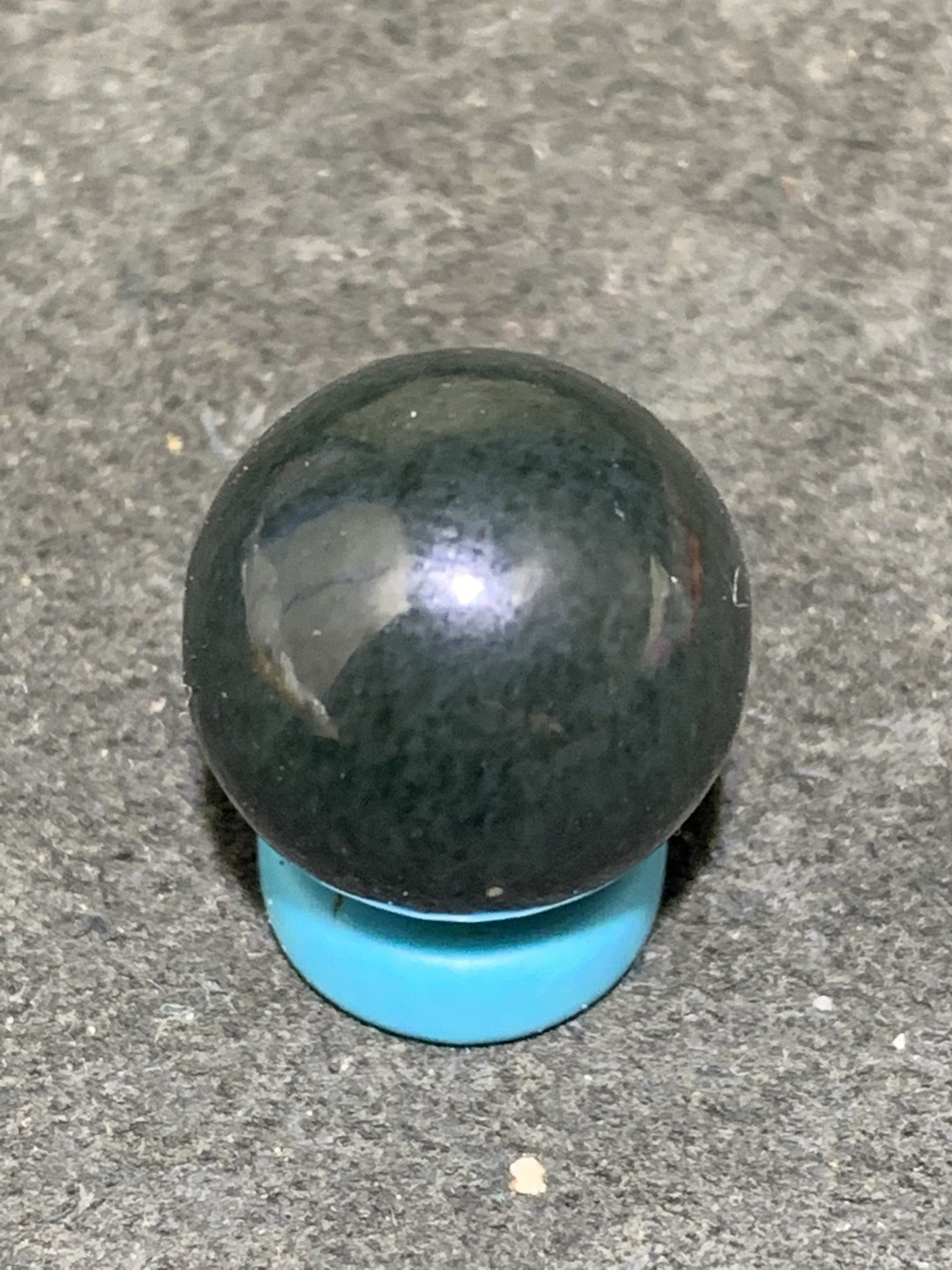 天然新疆和田青玉圆珠一颗，