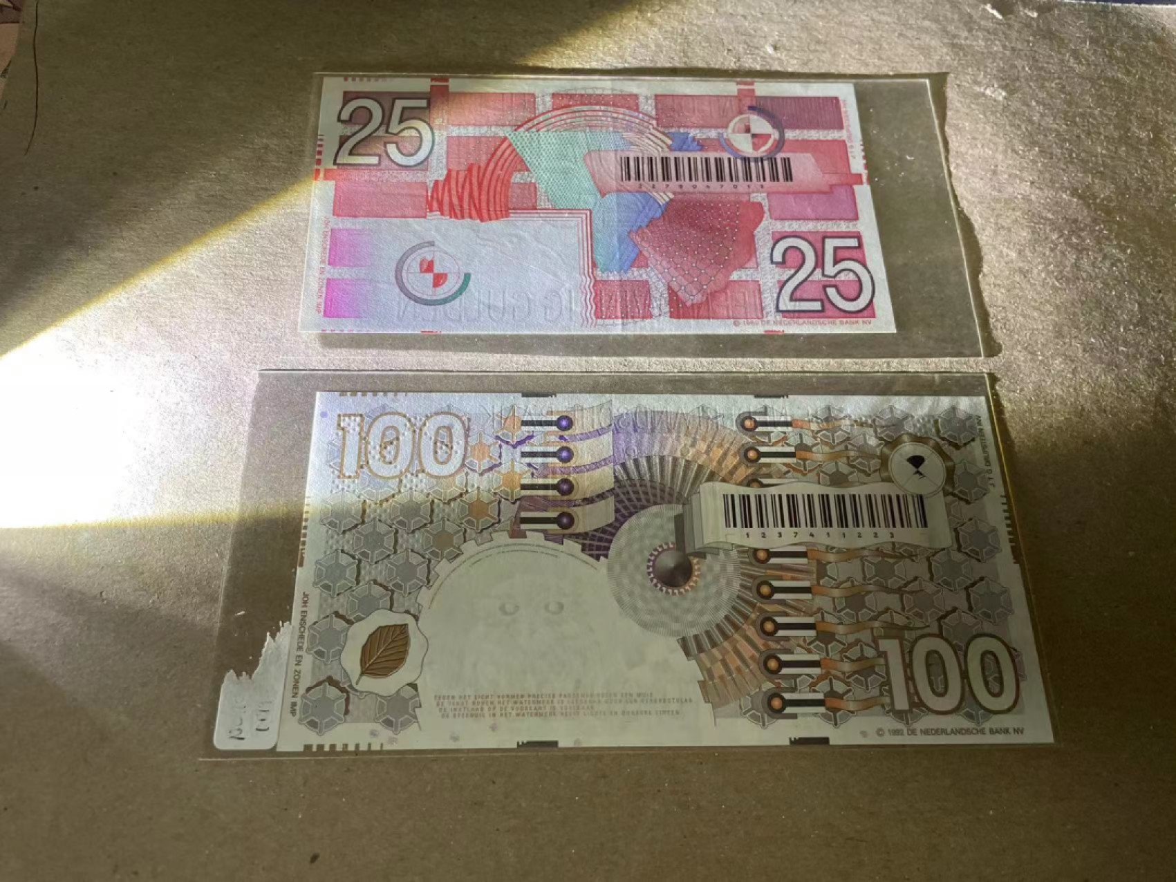 【Blue Auction】✨世界纸币精拍第252期——补号伦勃朗 【一组2张】荷兰 100盾齿轮全新UNC& 25盾 AU