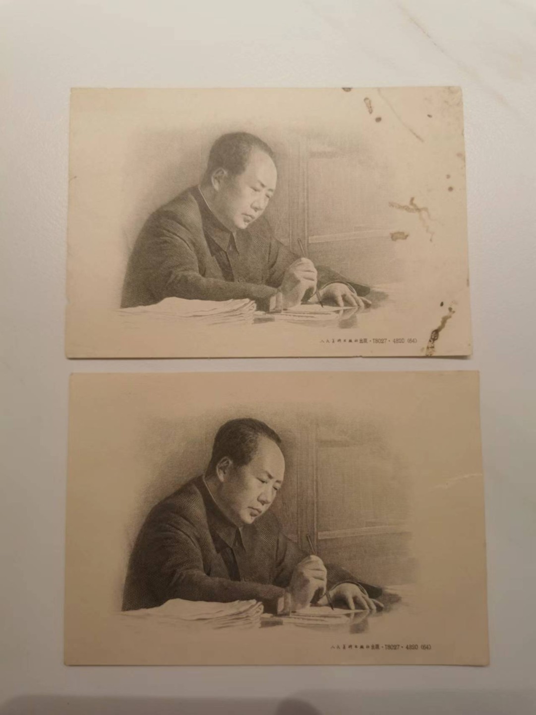 【TQG评级藏品专场拍卖】第一期★鲸贝乐淘评级代理★两拍包邮 【毛主席雕刻版两张】精美工艺，品相如图两张，一张有裂口，一张有黄斑