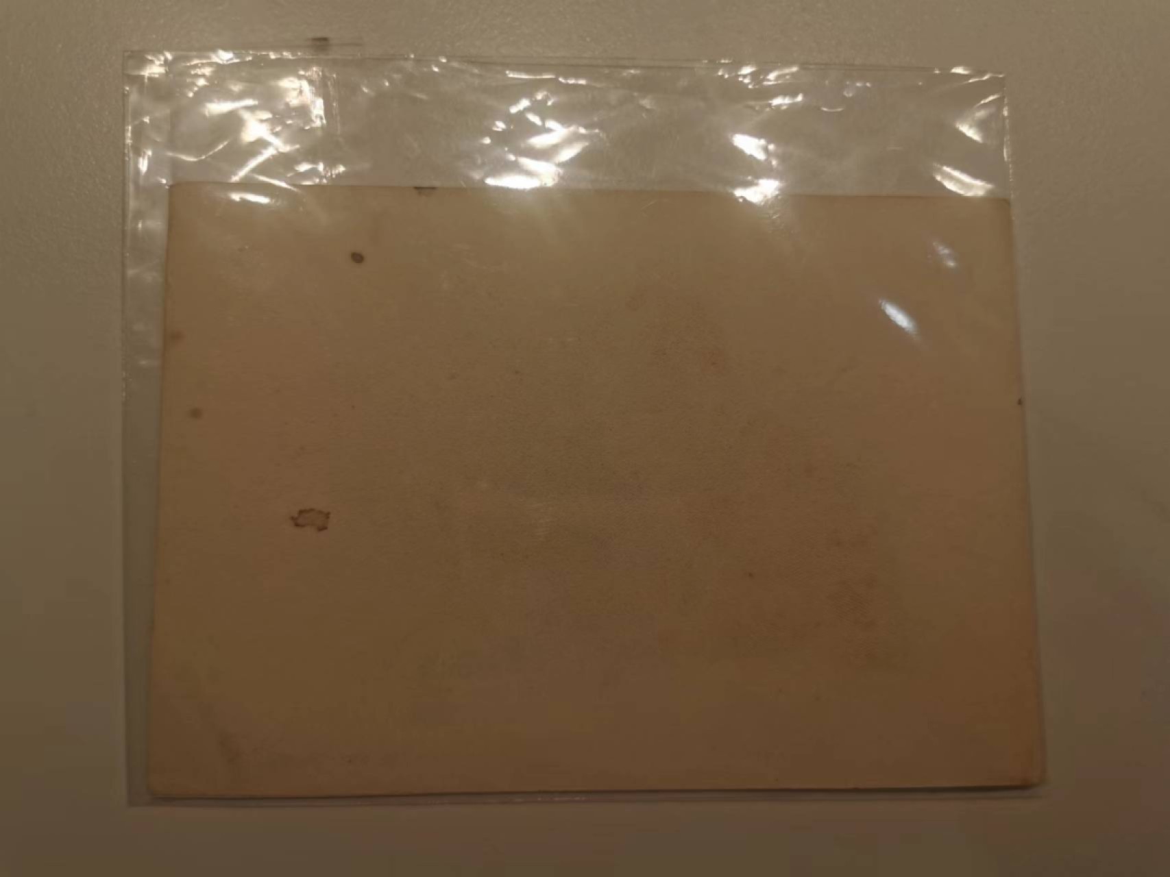 【TQG评级藏品专场拍卖】第一期★鲸贝乐淘评级代理★两拍包邮 【毛主席雕刻版两张】精美工艺，品相如图两张，一张有裂口，一张有黄斑