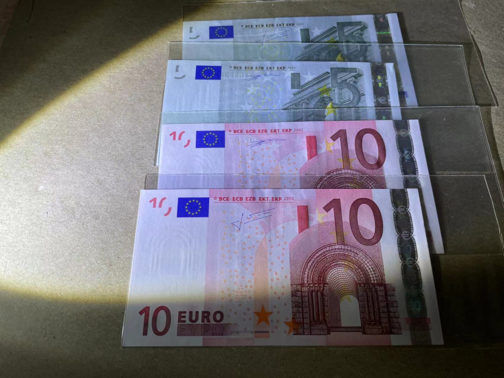 【Blue Auction】✨世界纸币精拍第252期——补号伦勃朗 【一组4张】欧盟一签&二签5-10欧元 全新UNC