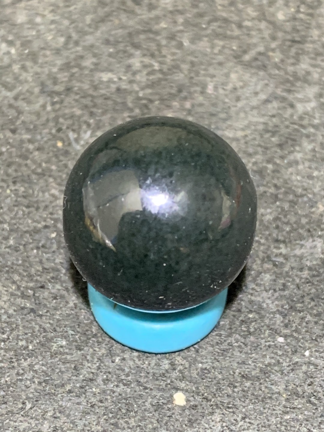 天然新疆和田青玉圆珠一颗，