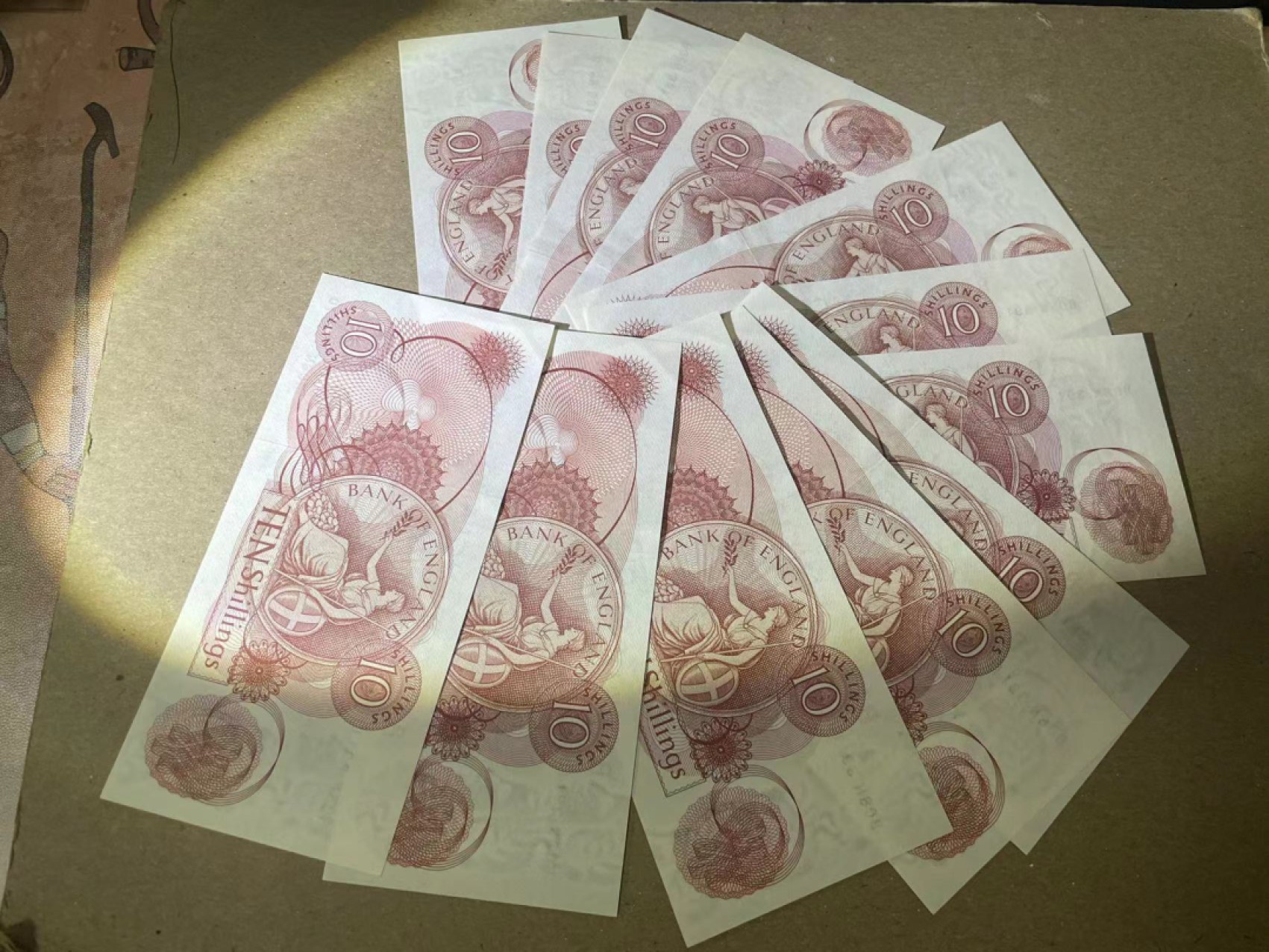 【Blue Auction】✨世界纸币精拍第252期——补号伦勃朗 【一组12张 不含1111尾】英国 C序列10先令 UNC/UNC- 部分小角折