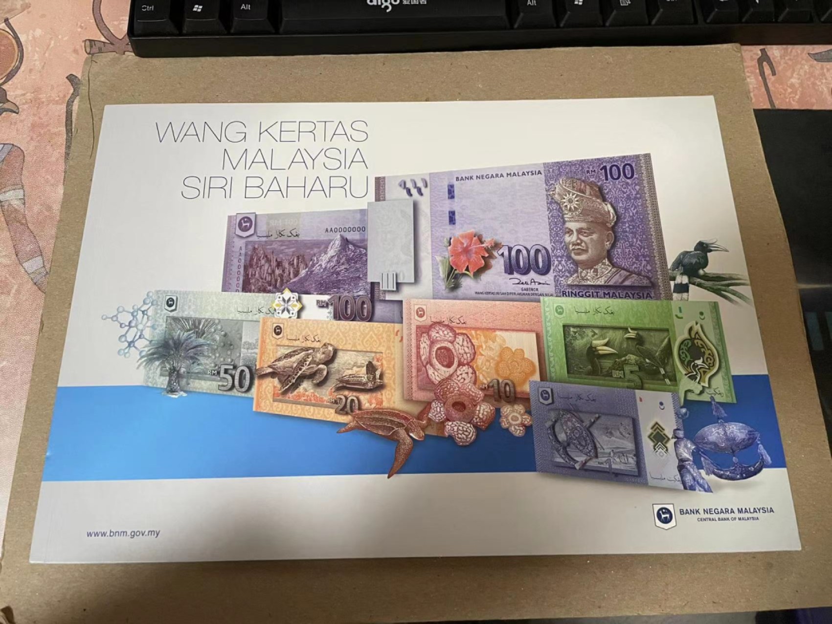 【Blue Auction】✨世界纸币精拍第252期——补号伦勃朗 【原装带册 全同号】马来西亚1-100林吉特 全新UNC