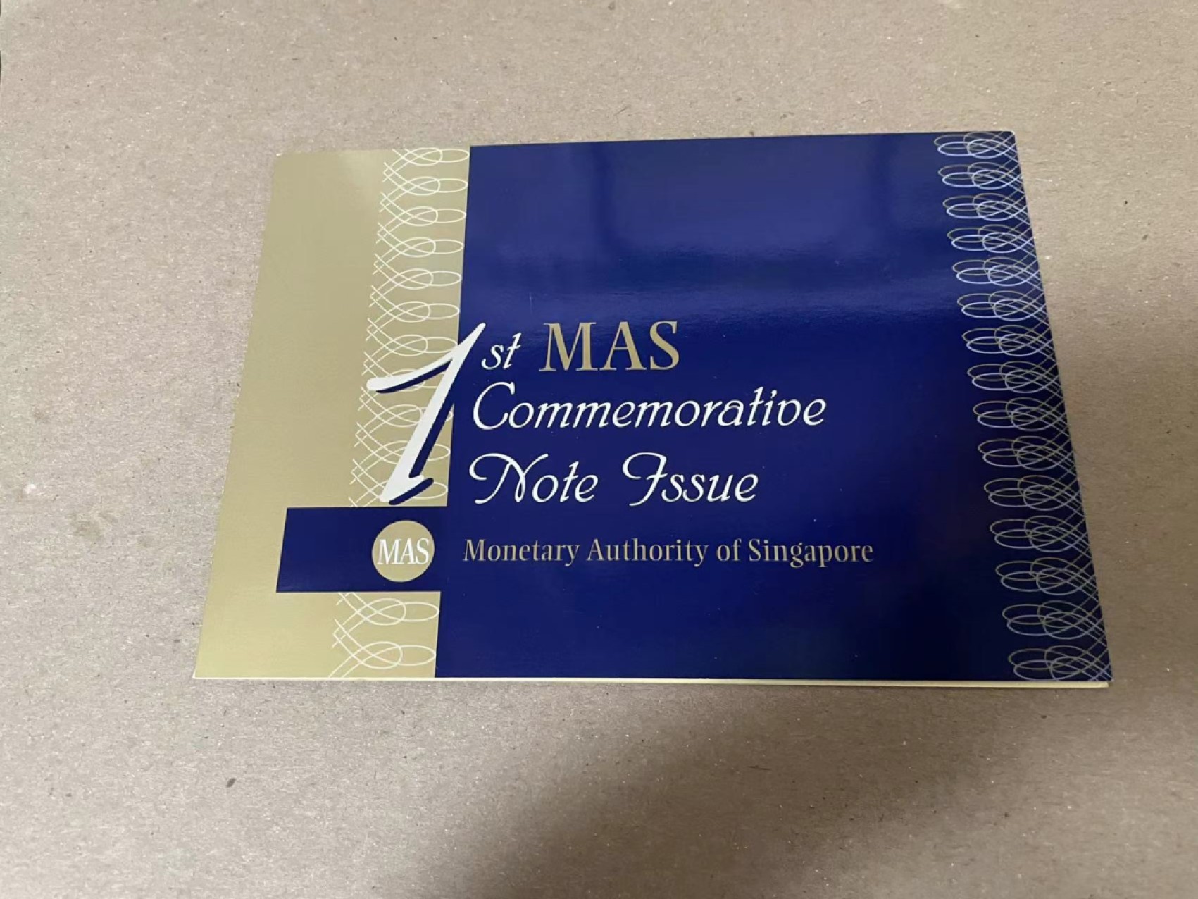 【Blue Auction】✨世界纸币精拍第252期——补号伦勃朗 【原装带册】新加坡10元纪念钞 全新UNC