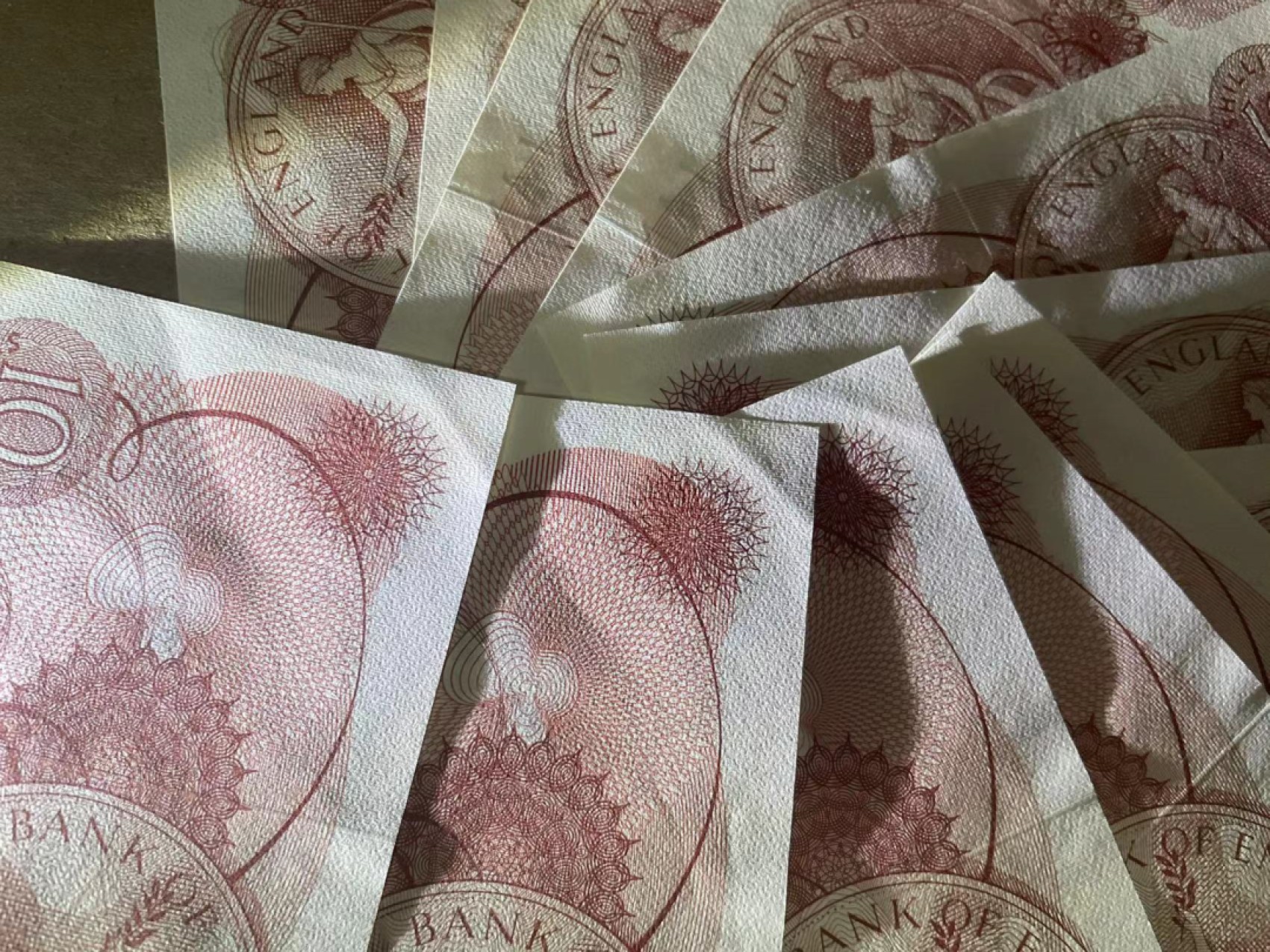 【Blue Auction】✨世界纸币精拍第252期——补号伦勃朗 【一组12张 不含1111尾】英国 C序列10先令 UNC/UNC- 部分小角折