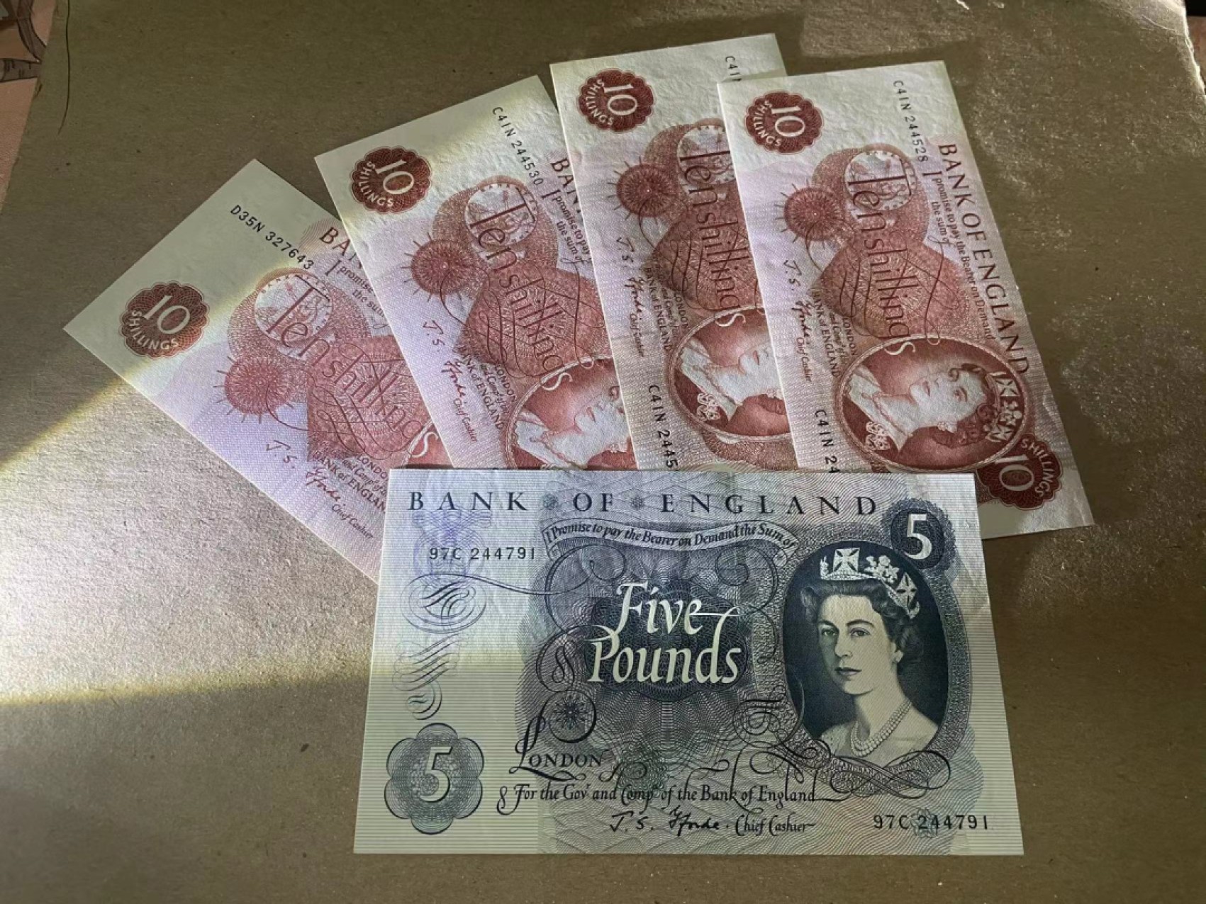 【Blue Auction】✨世界纸币精拍第252期——补号伦勃朗 【一组5张】英国 C序列10先令-5镑 UNC/UNC-/AU