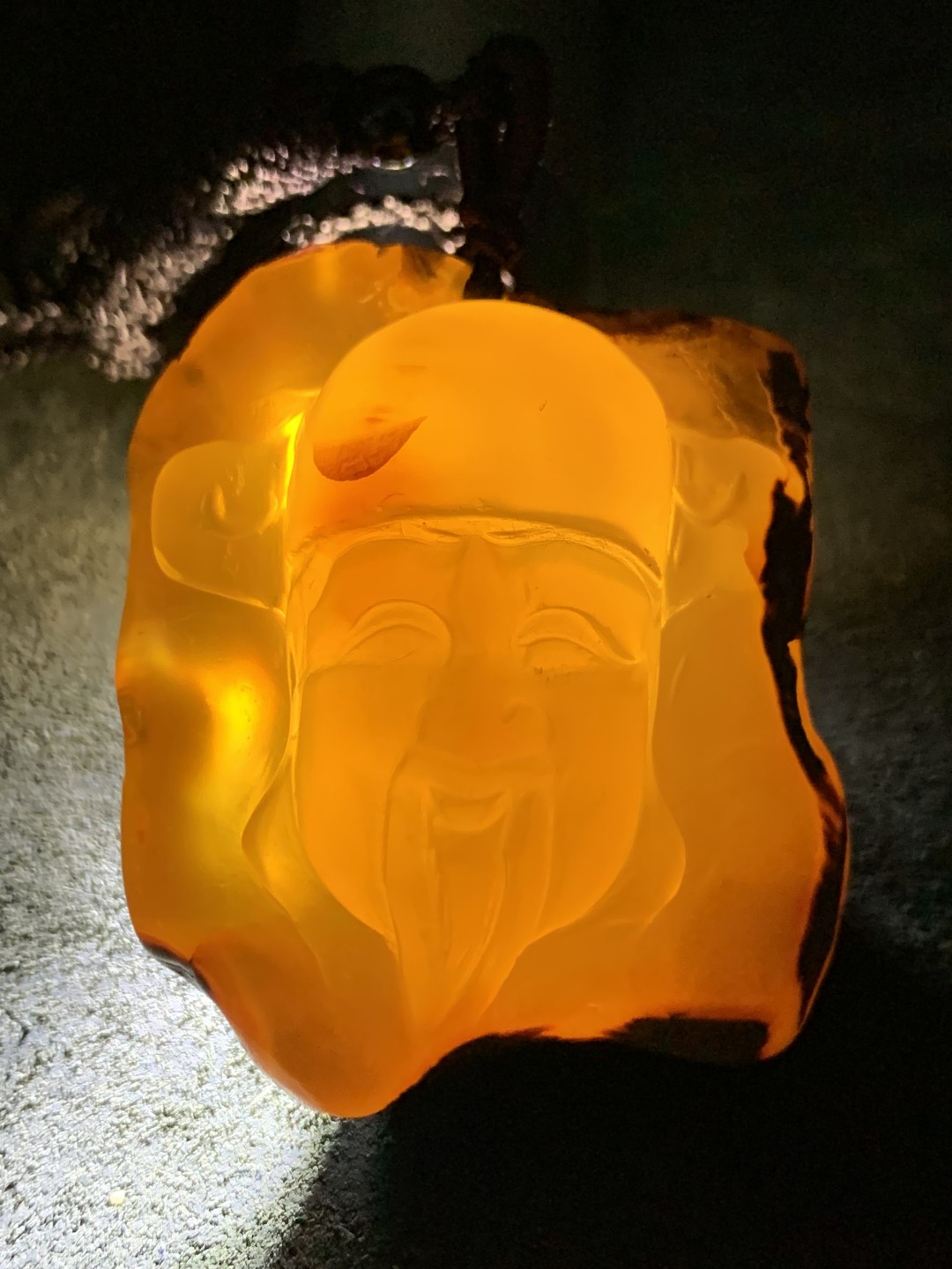 精美天然原皮马达加斯加玛瑙雕刻财神吊坠(把件)一个