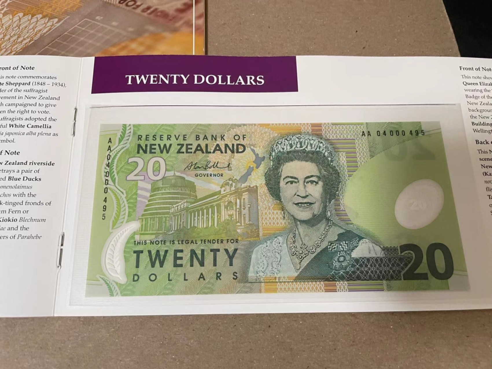 【Blue Auction】✨世界纸币精拍第252期——补号伦勃朗 【原装带册 AA全同号】新西兰 2004年5-100元 全新UNC