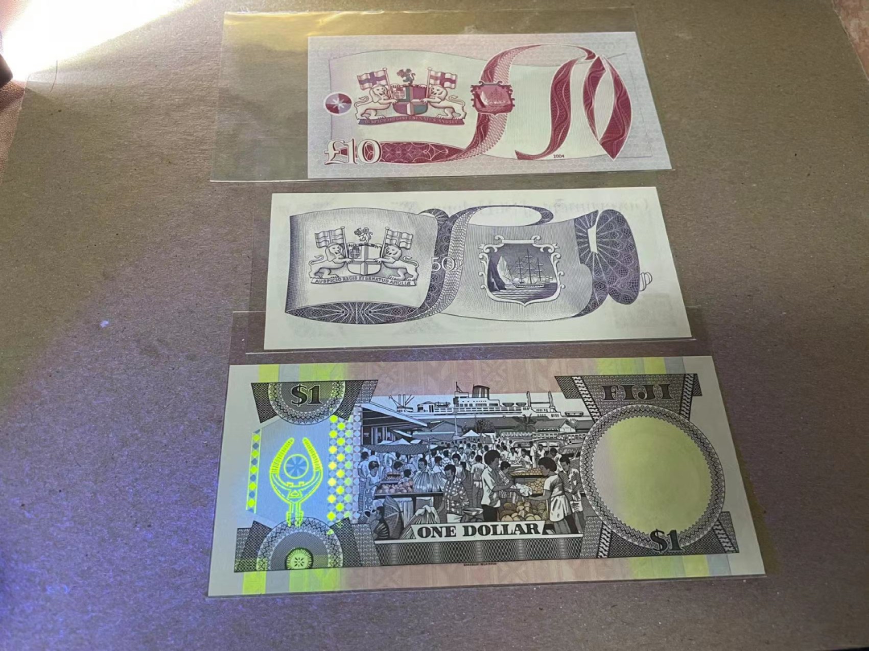 【Blue Auction】✨世界纸币精拍第252期——补号伦勃朗 【一组3张】圣赫勒拿、斐济纸币一组 女王 全新UNC