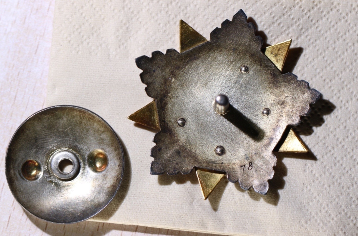 大猫徽章拍卖 第209期 蒙古🇲🇳苏赫巴托尔勋章 早期轮版 百位内小号 金 银质 品相极好