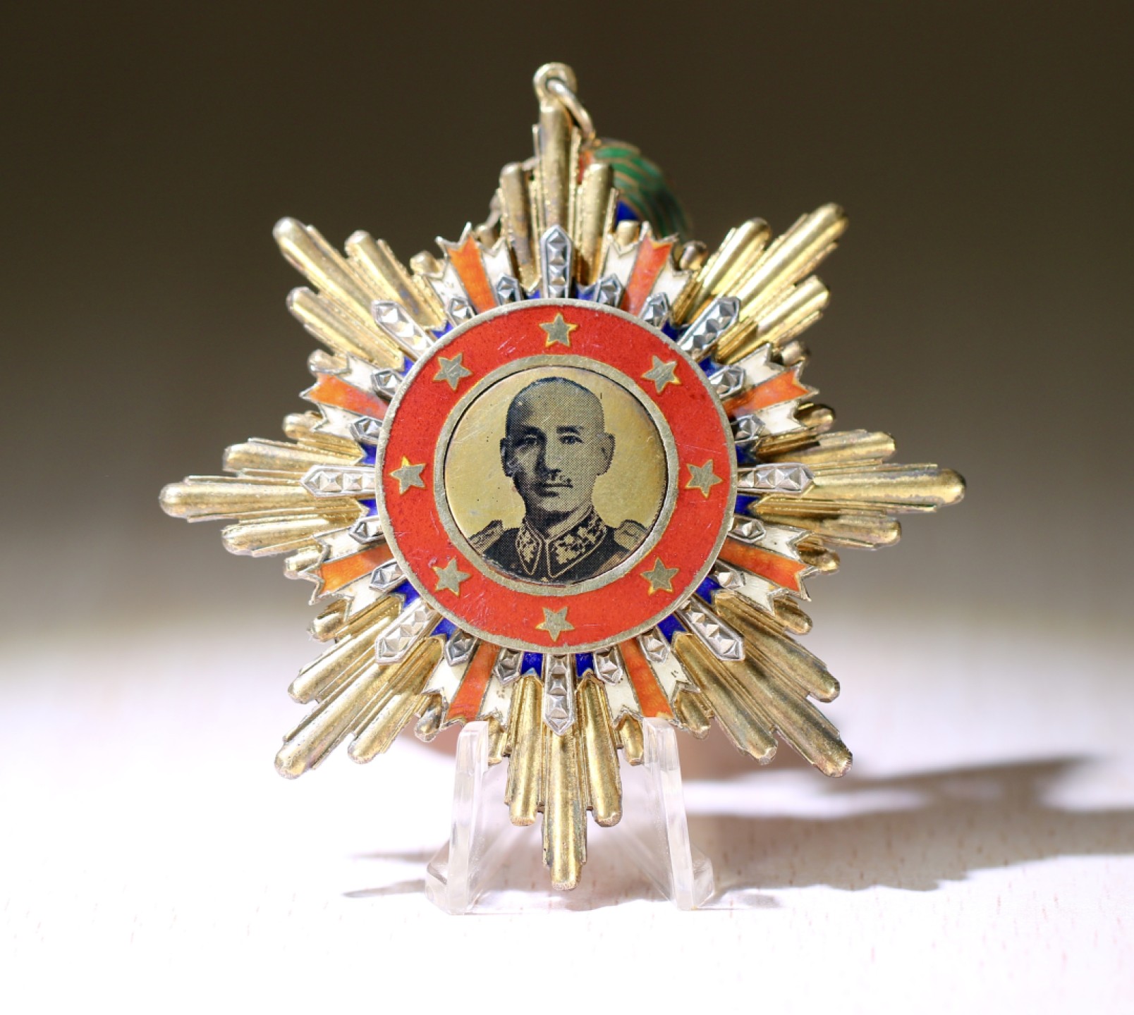 大猫徽章拍卖 第209期 国府八年抗战胜利纪念勋章 府厂版 银质珐琅好品 原绶带