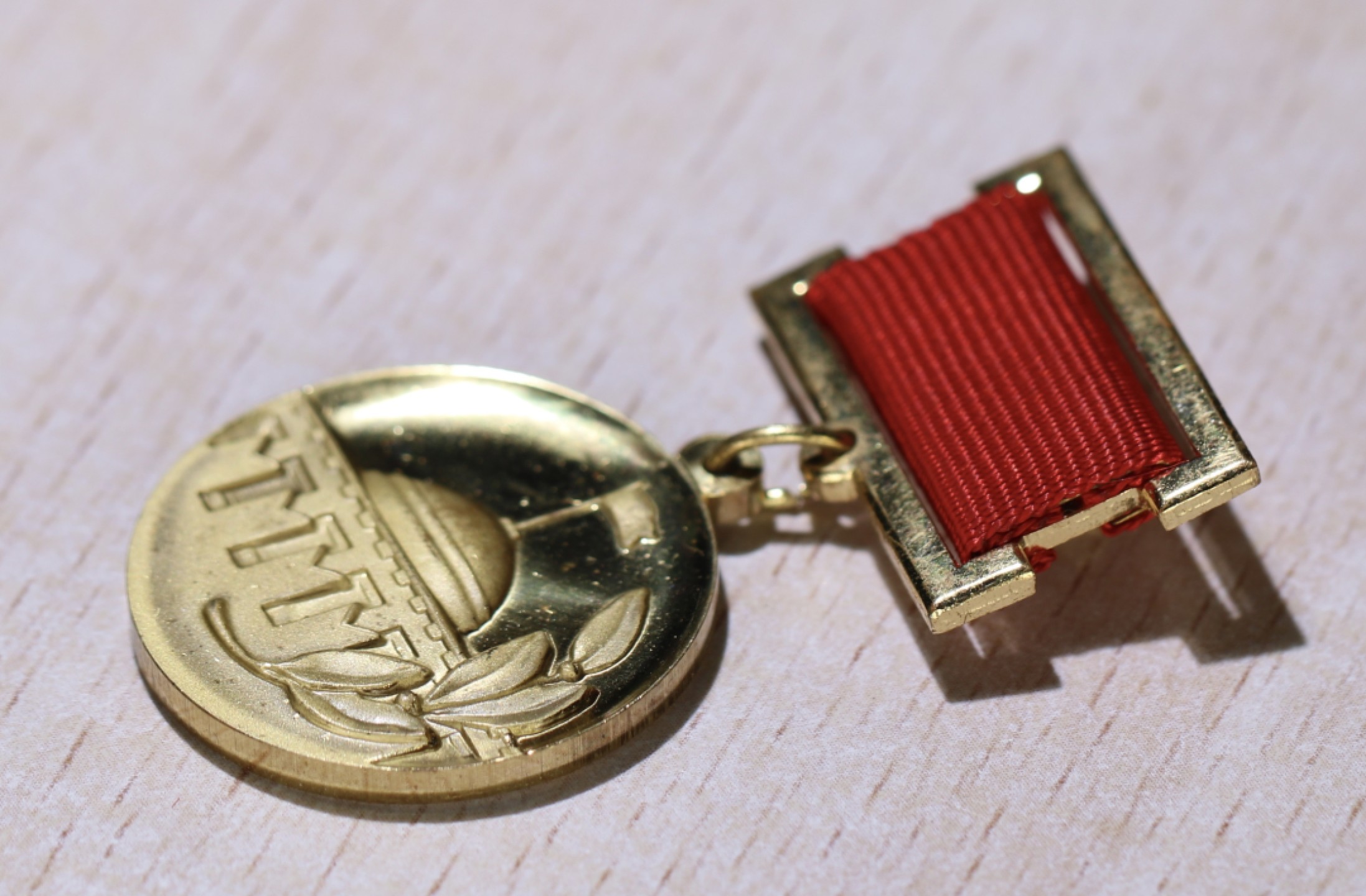 大猫徽章拍卖 第209期 苏联部长会议奖金证章证书 原盒 铜鎏金