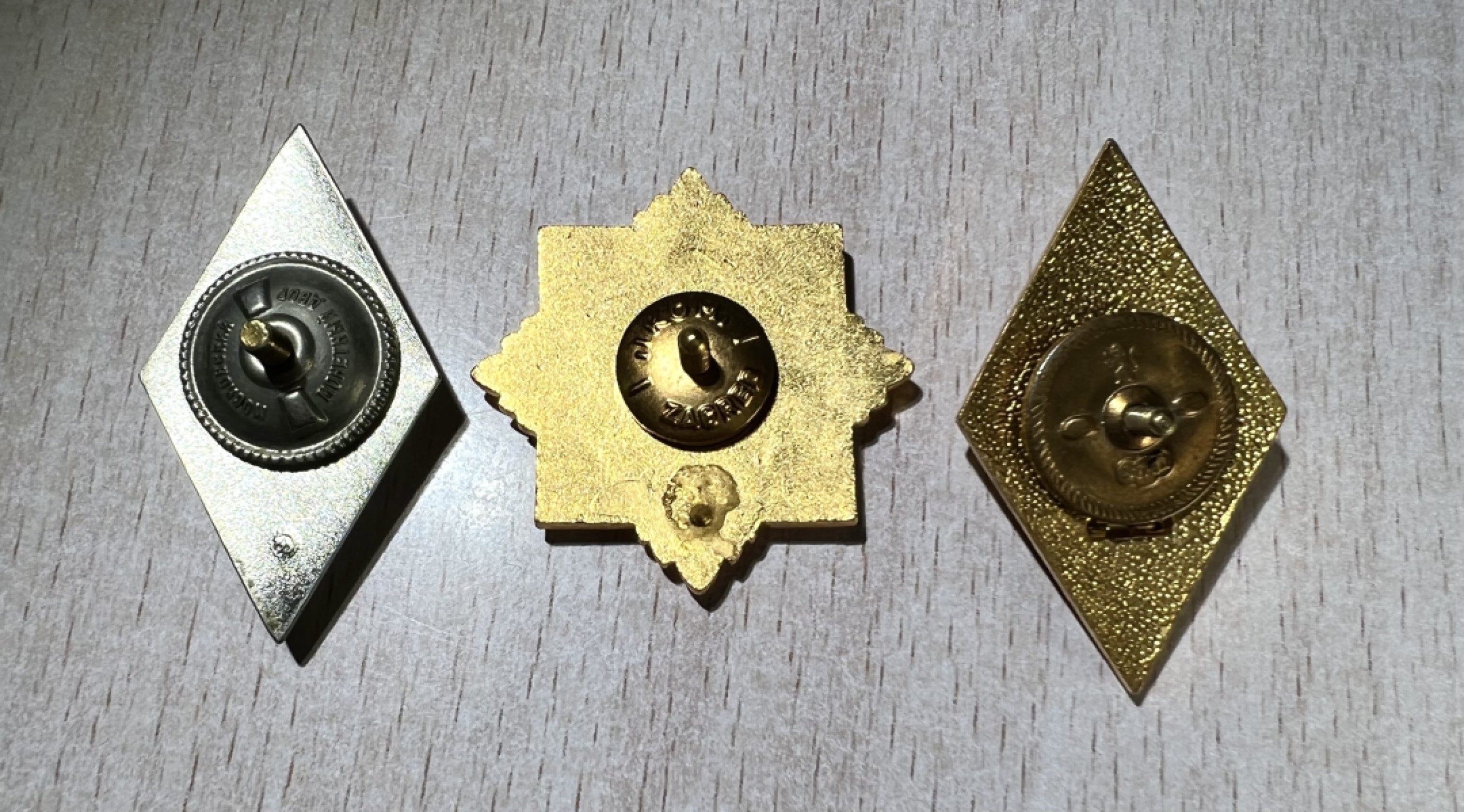 大猫徽章拍卖 第209期 苏联高等军校校徽 南斯拉夫军医大学校徽 保加利亚列夫斯基军事学院校徽