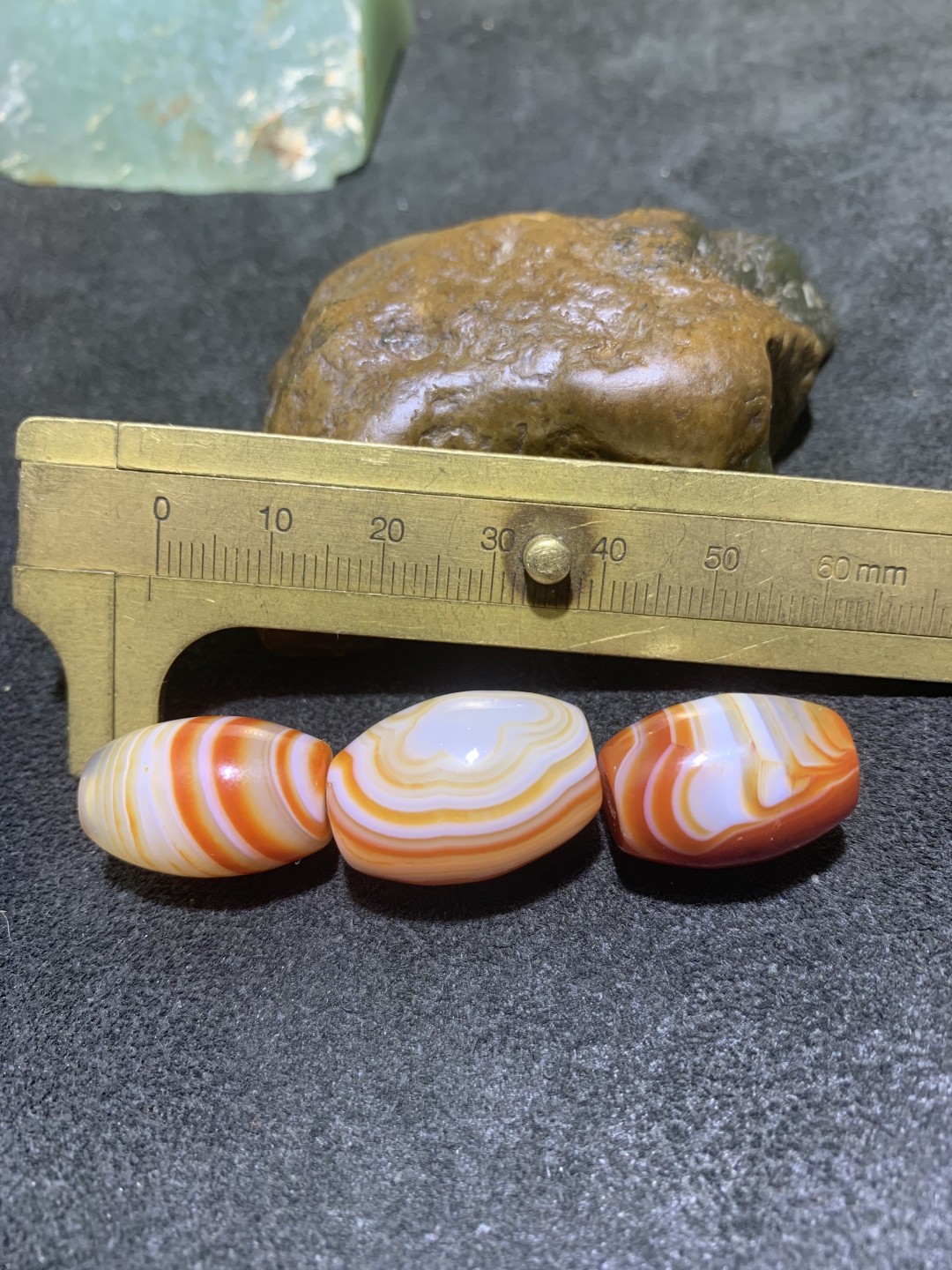 千层纹缠丝玛瑙通货桶珠三颗！