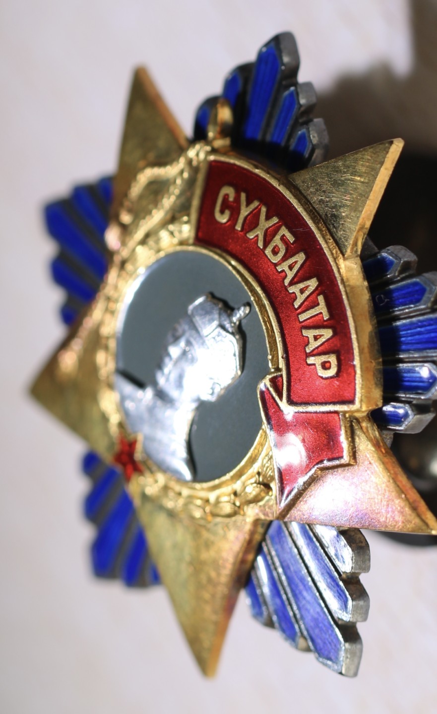 大猫徽章拍卖 第209期 蒙古🇲🇳苏赫巴托尔勋章 早期轮版 百位内小号 金 银质 品相极好