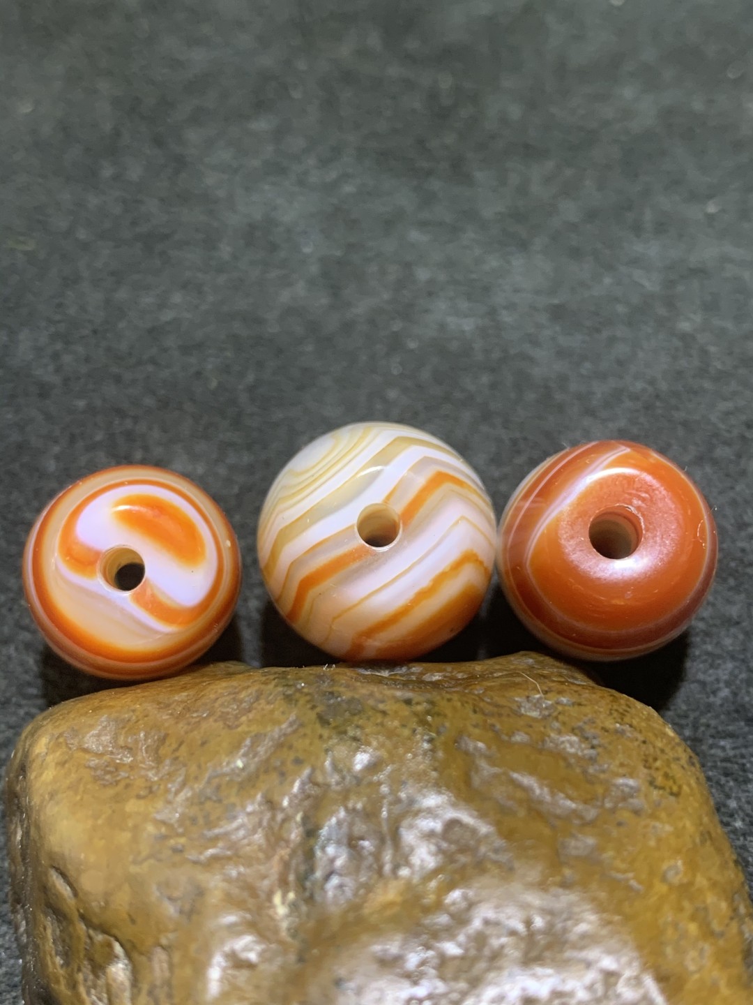 千层纹缠丝玛瑙通货桶珠三颗！