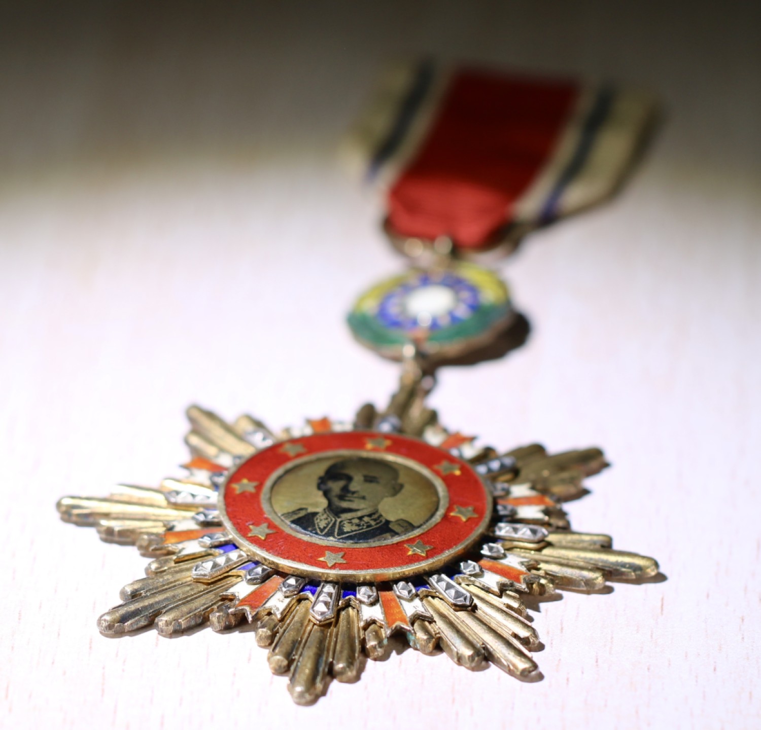 大猫徽章拍卖 第209期 国府八年抗战胜利纪念勋章 府厂版 银质珐琅好品 原绶带