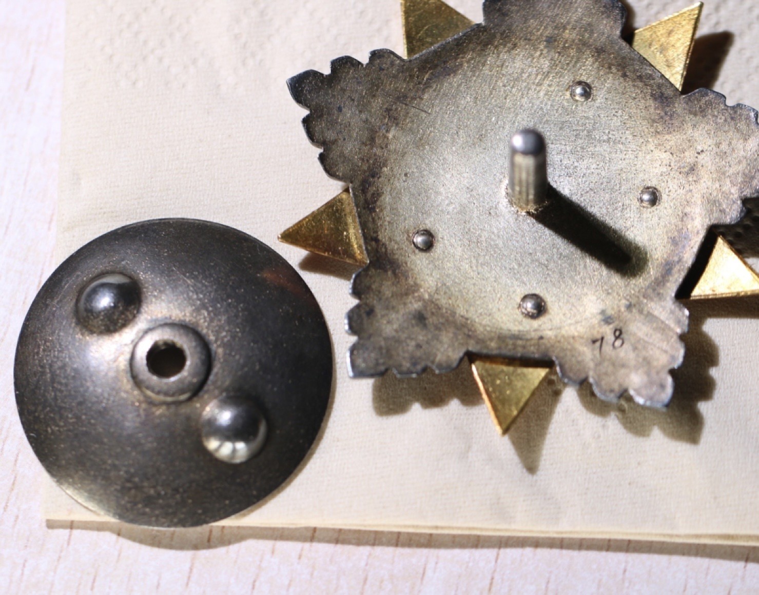 大猫徽章拍卖 第209期 蒙古🇲🇳苏赫巴托尔勋章 早期轮版 百位内小号 金 银质 品相极好