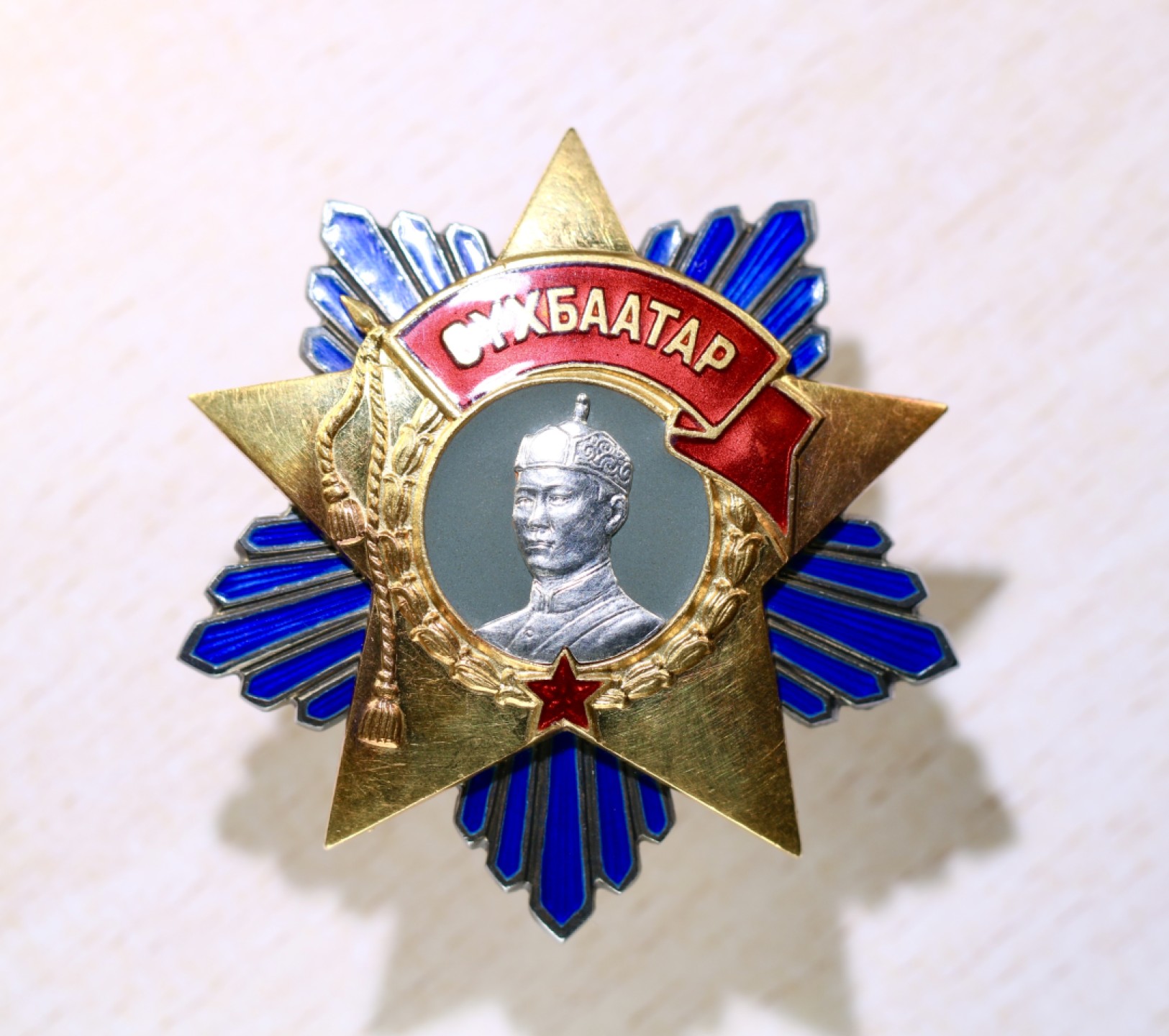 大猫徽章拍卖 第209期 蒙古🇲🇳苏赫巴托尔勋章 早期轮版 百位内小号 金 银质 品相极好