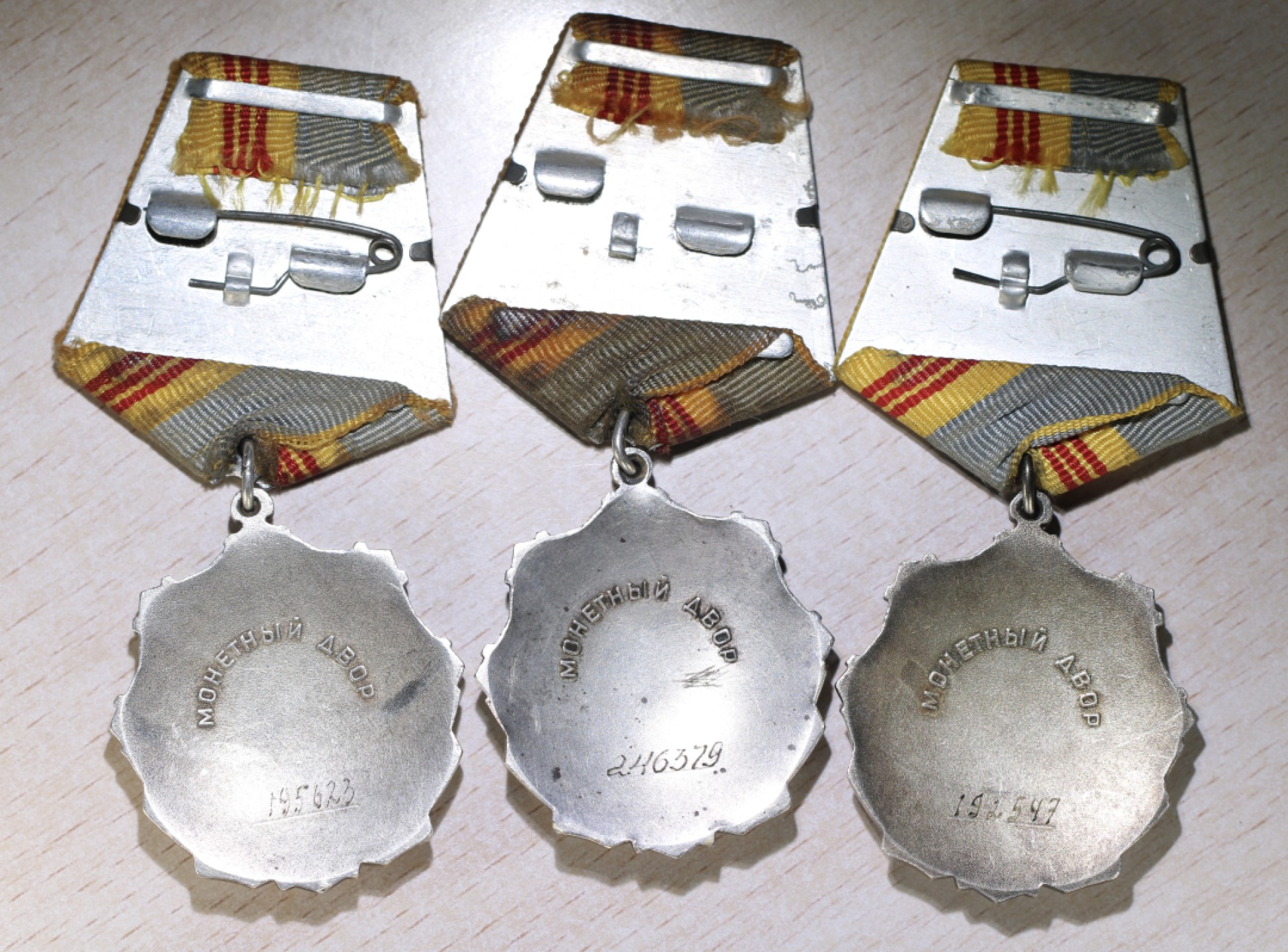 大猫徽章拍卖 第209期 苏联三级劳动光荣一组 银质好品