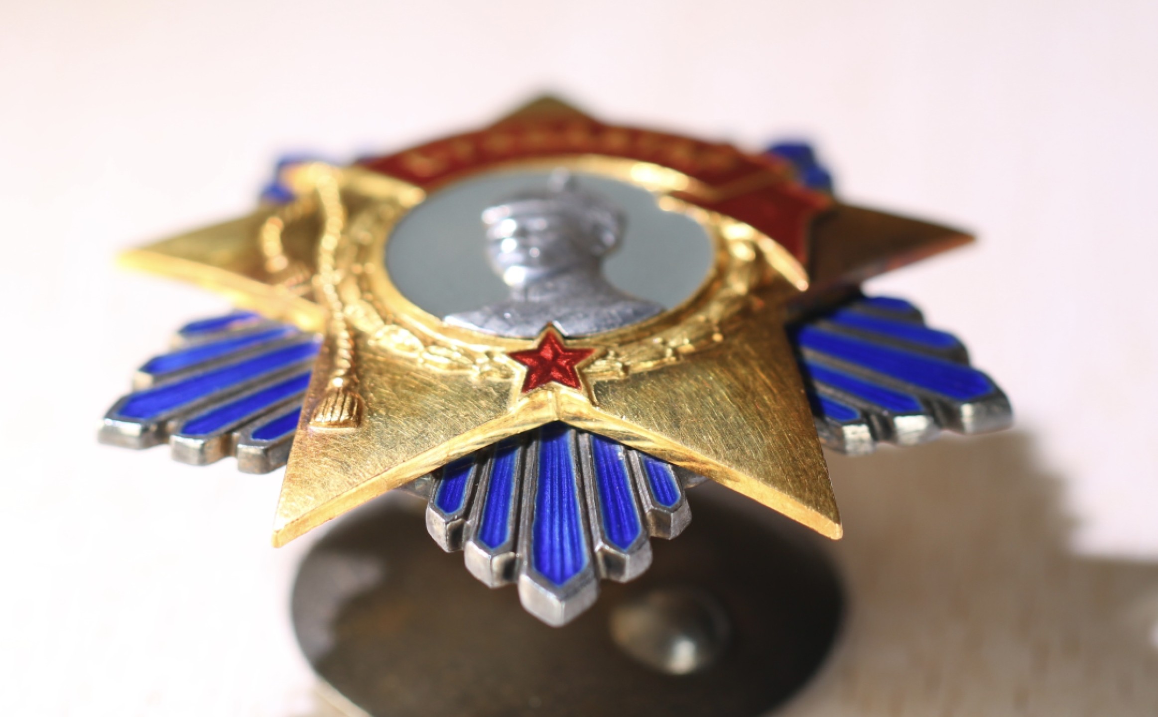 大猫徽章拍卖 第209期 蒙古🇲🇳苏赫巴托尔勋章 早期轮版 百位内小号 金 银质 品相极好