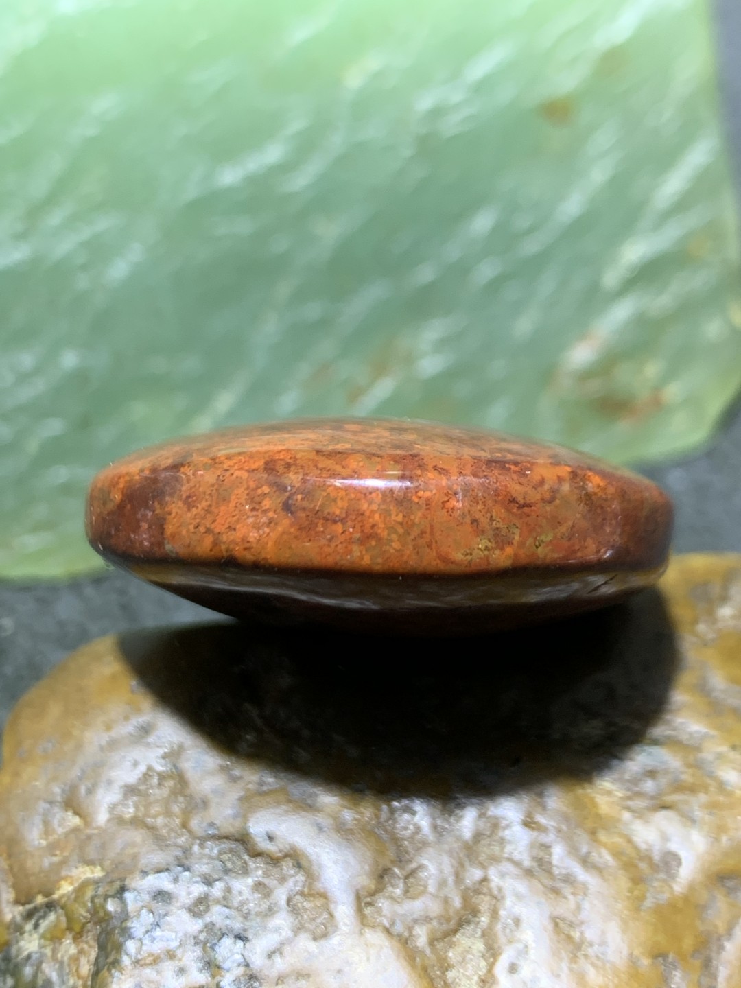 精美红碧玉水滴形吊坠一个！配串利器！