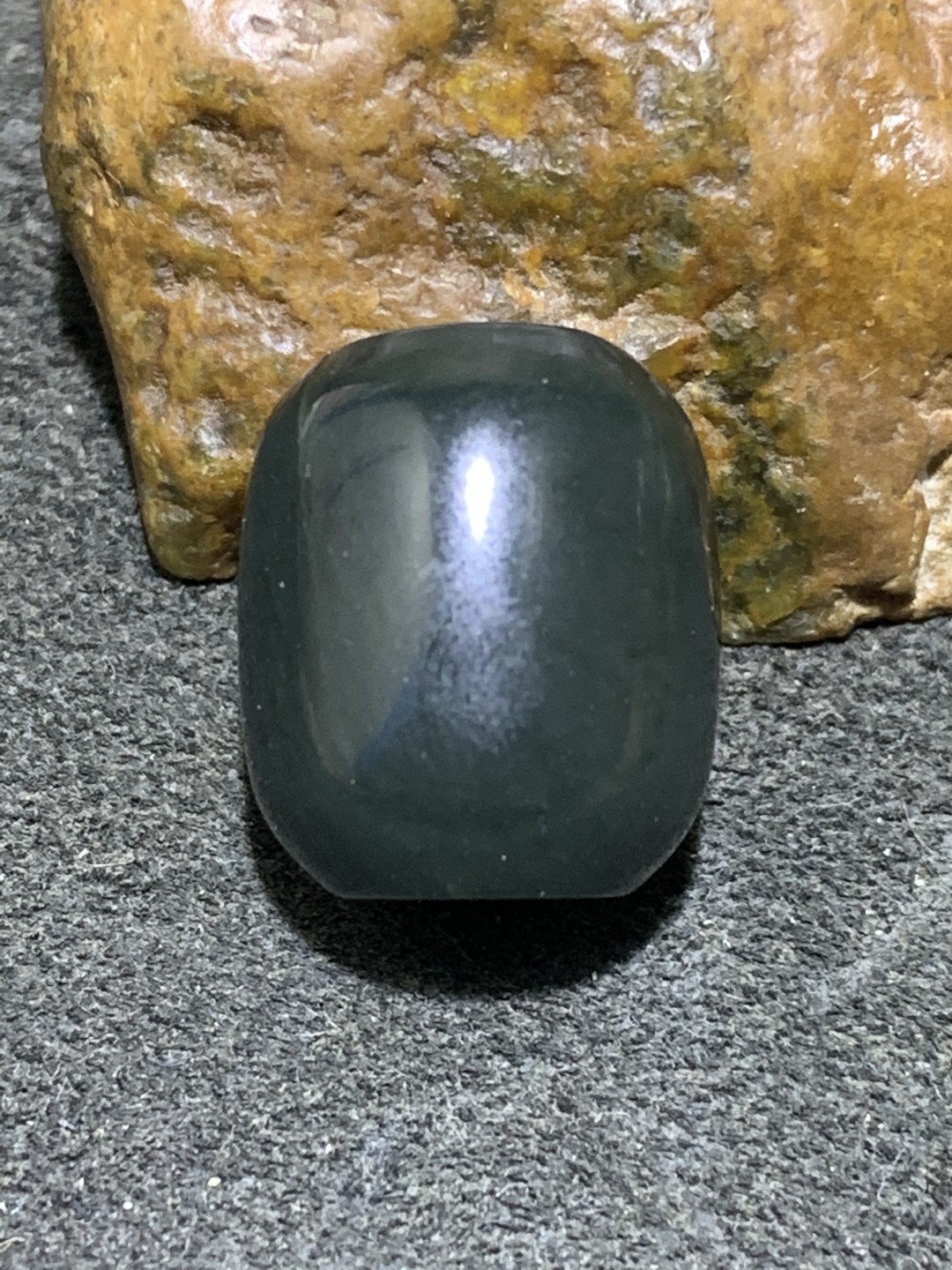 天然新疆和田青玉桶珠一颗