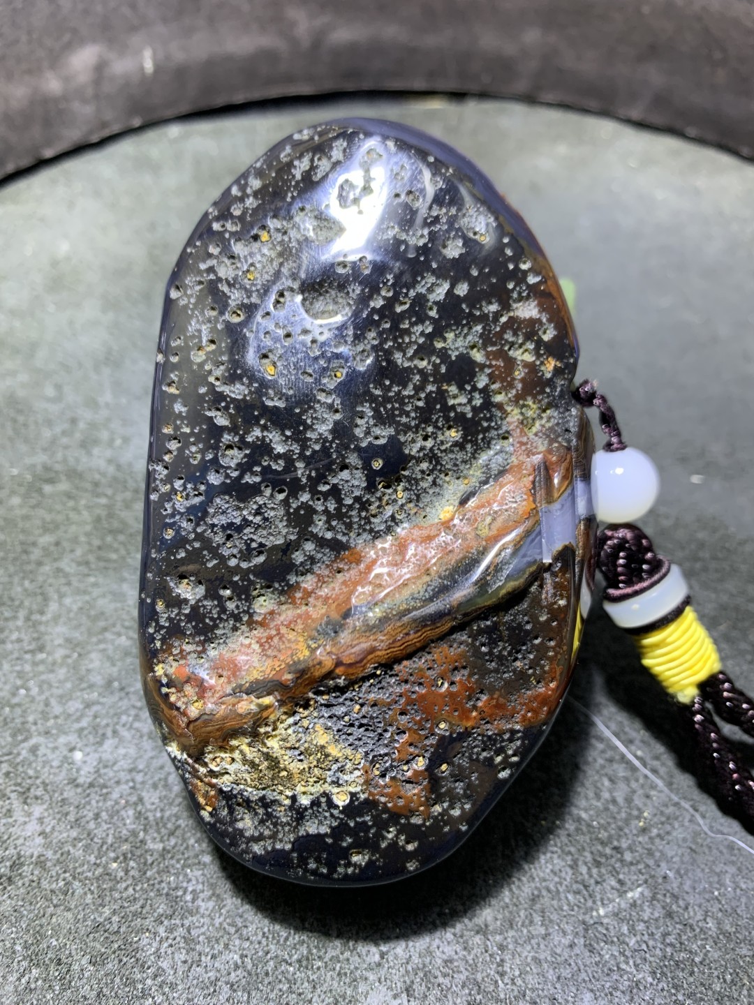 精美原皮晶洞高玉化巴西玛瑙镂空雕刻貔貅把件一个！