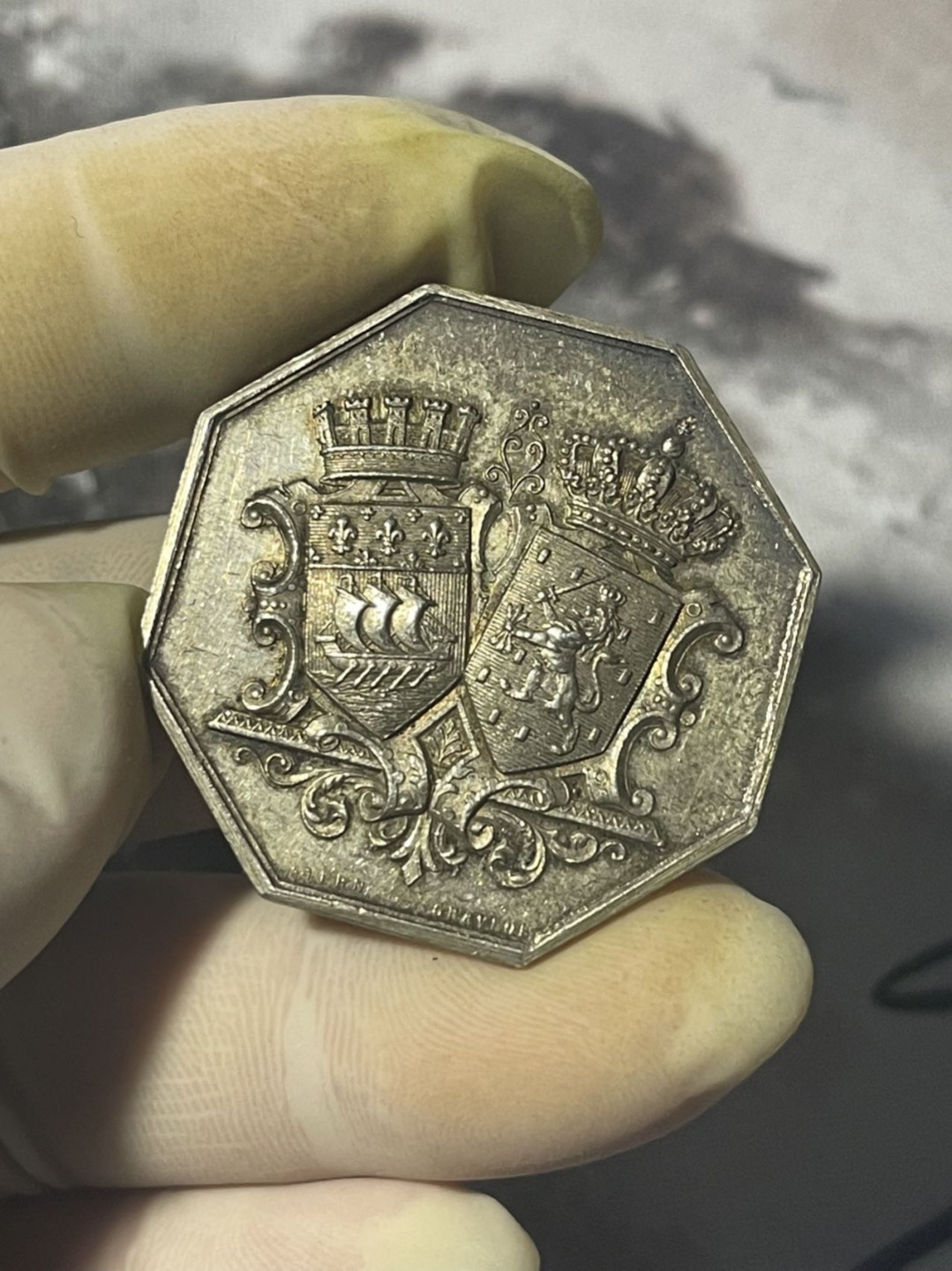 第六场，欧洲艺术章牌代币拍卖（实时专场） 法国双盾徽大尺寸八角银章