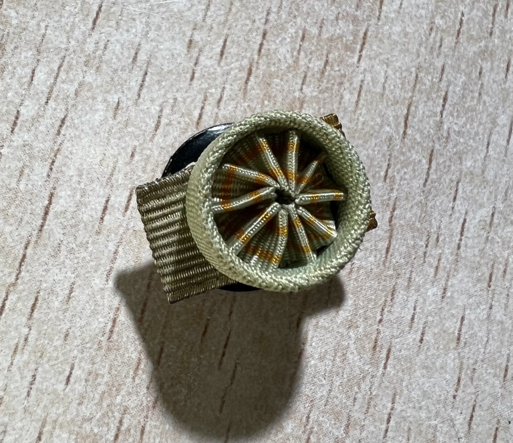 大猫徽章拍卖 第209期 瑞宝星章 银质 珐琅部分小剥皮细纹 背杆有换