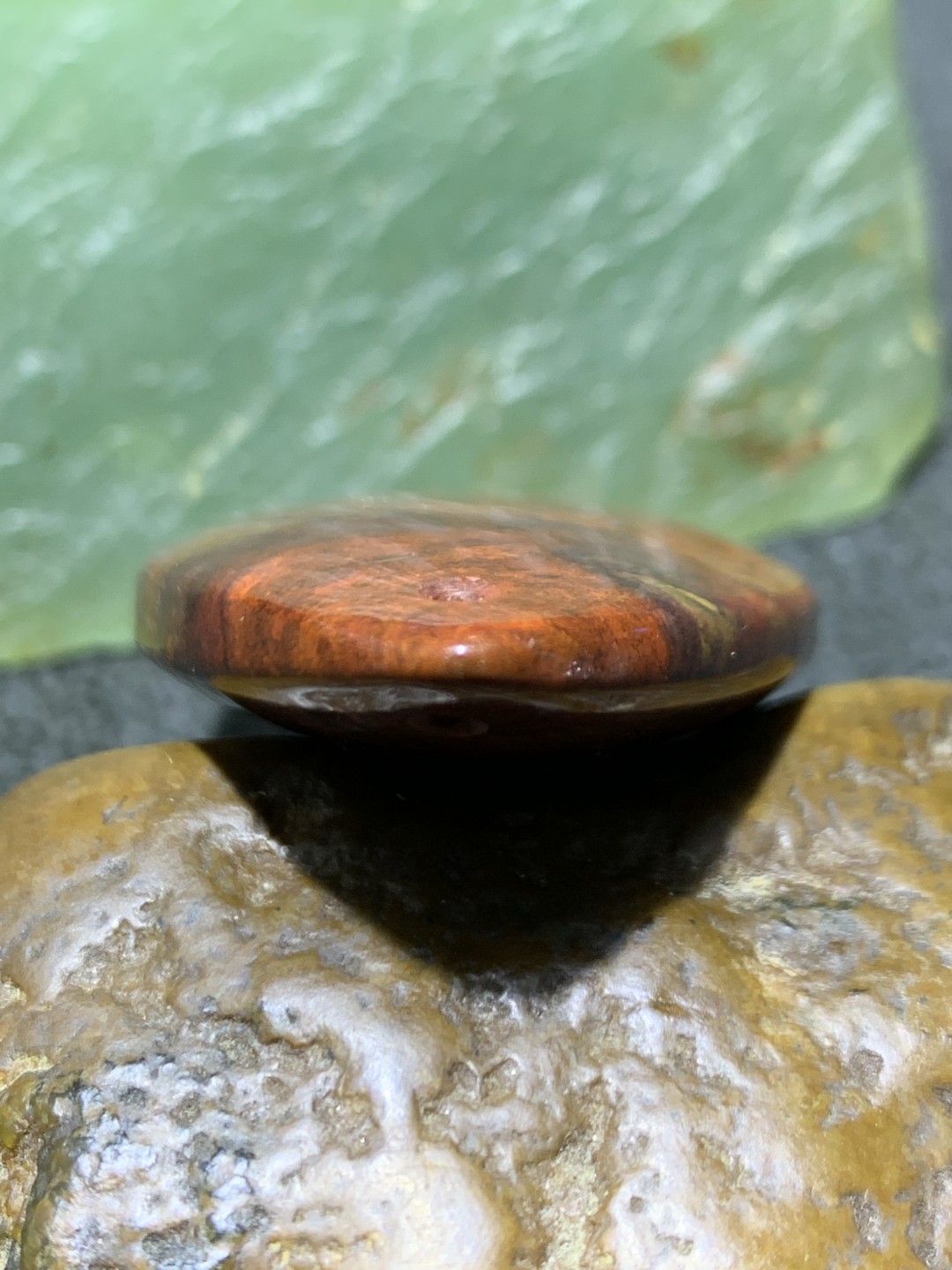 精美红碧玉水滴形吊坠一个！配串利器！
