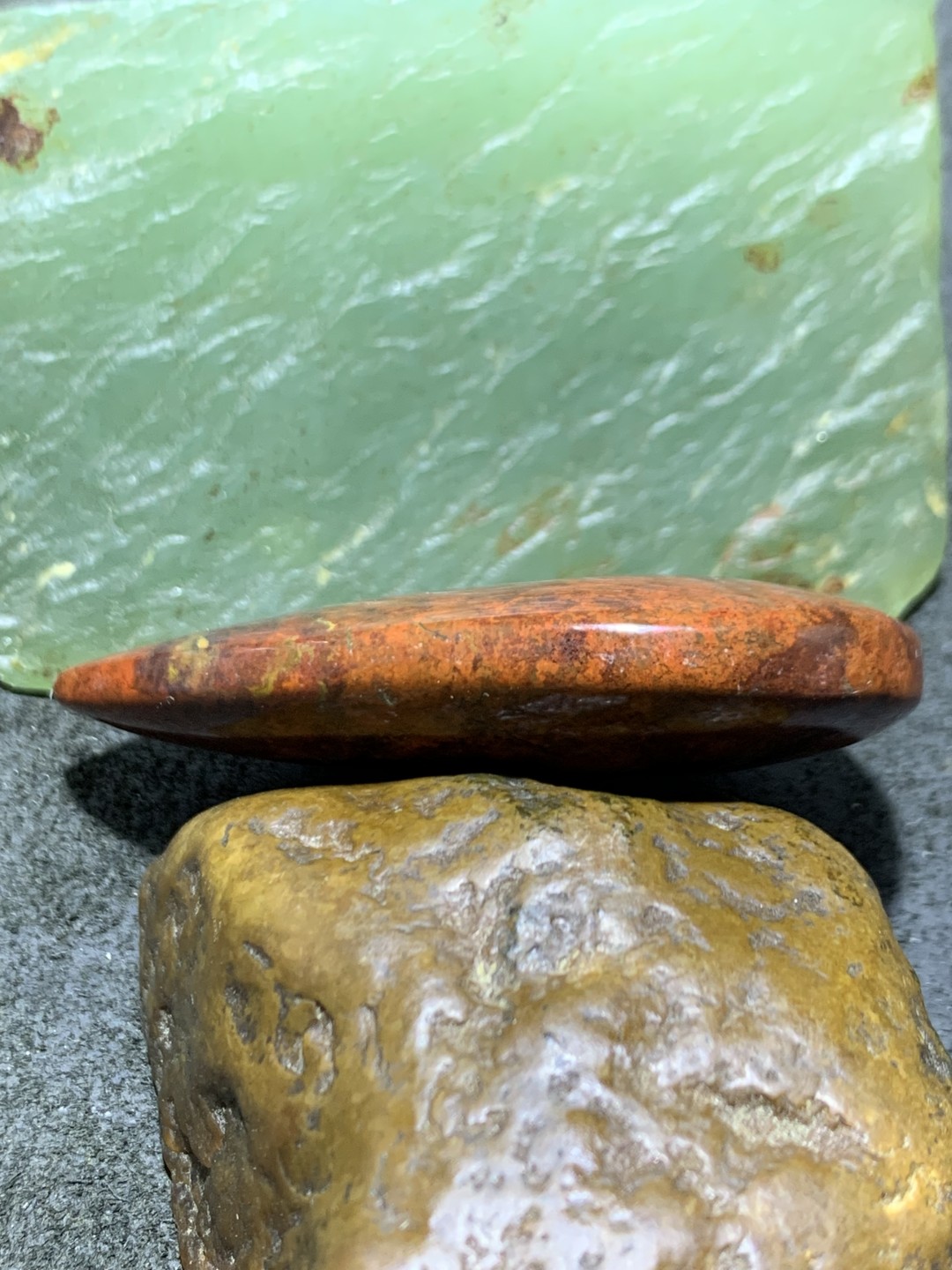 精美红碧玉水滴形吊坠一个！配串利器！