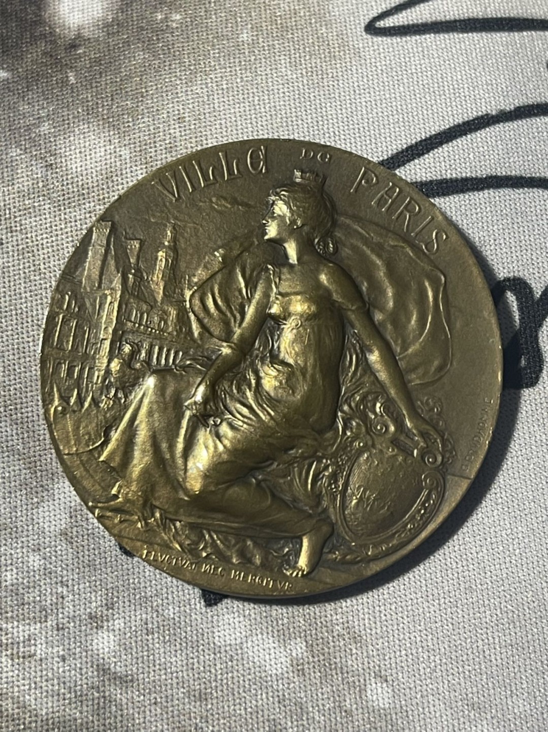 第六场，欧洲艺术章牌代币拍卖（实时专场） 1932年法国塞纳河女神青铜艺术奖章