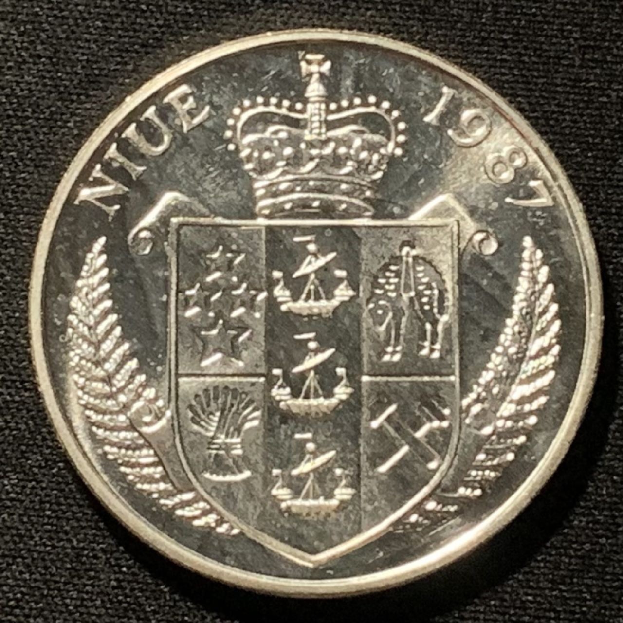 紫瑗钱币——第264期拍卖 纽埃 1987年 网球运动员 贝克尔 50元 27.1克 0.925银 UNC