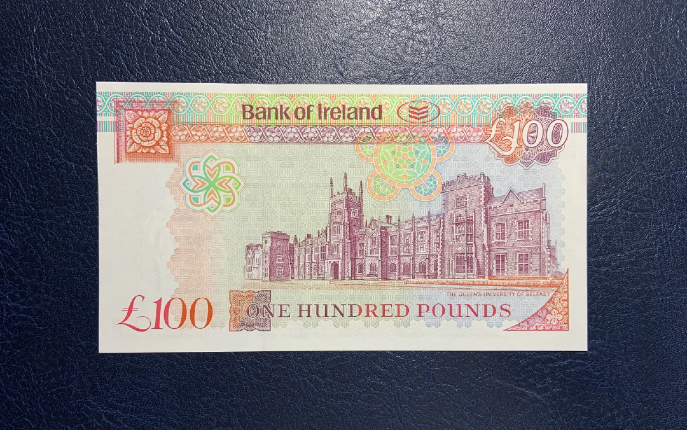收藏联盟Quantum Auction 第211期拍卖  北爱尔兰银行2005年100镑 品相UNC- 一角微折 首发A冠 贝尔法斯特女王大学